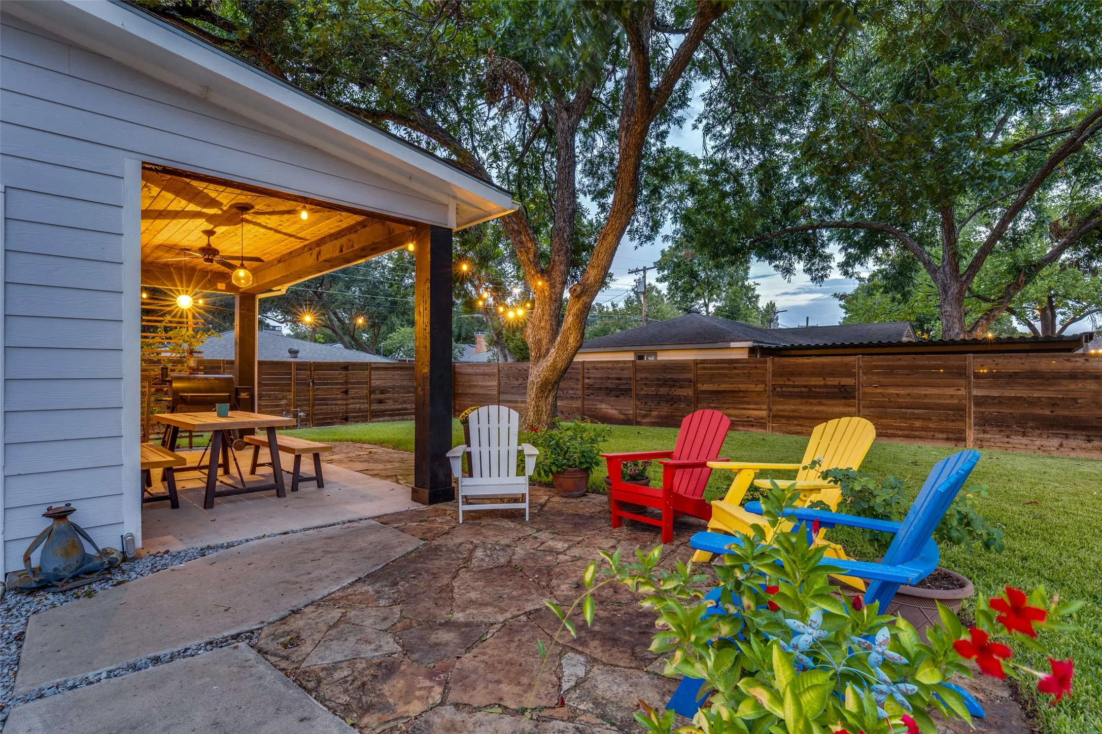Single Family Residence For Sale in Dallas County , 6221 Town Hill Lane, Dallas, Texas 75214, 3 Bedroom, 2 Bathroom, 2 Garage spaces, 1,762 Sqft, built in 1956, mls#21383318, Real Estate Agent in Dallas, Homes For Sale in Dallas county, Homes For Sale in Dallas, Realtor in Dallas Texas, Real Estate Brokerage Independent Realty Texas, Luminita Cordes Realtor