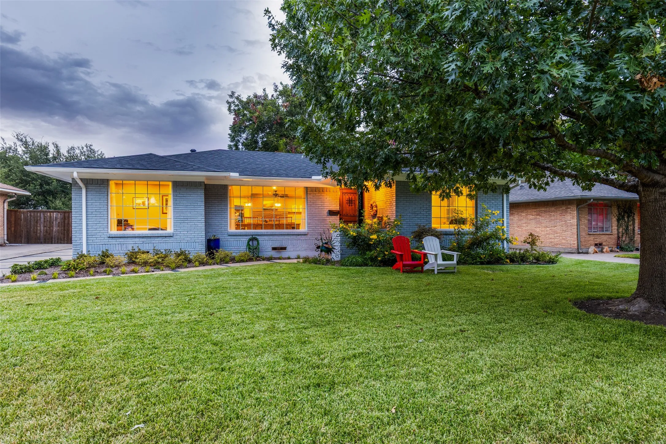 Single Family Residence For Sale in Dallas County , 6221 Town Hill Lane, Dallas, Texas 75214, 3 Bedroom, 2 Bathroom, 2 Garage spaces, 1,762 Sqft, built in 1956, mls#21383318, Real Estate Agent in Dallas, Homes For Sale in Dallas county, Homes For Sale in Dallas, Realtor in Dallas Texas, Real Estate Brokerage Independent Realty Texas, Luminita Cordes Realtor