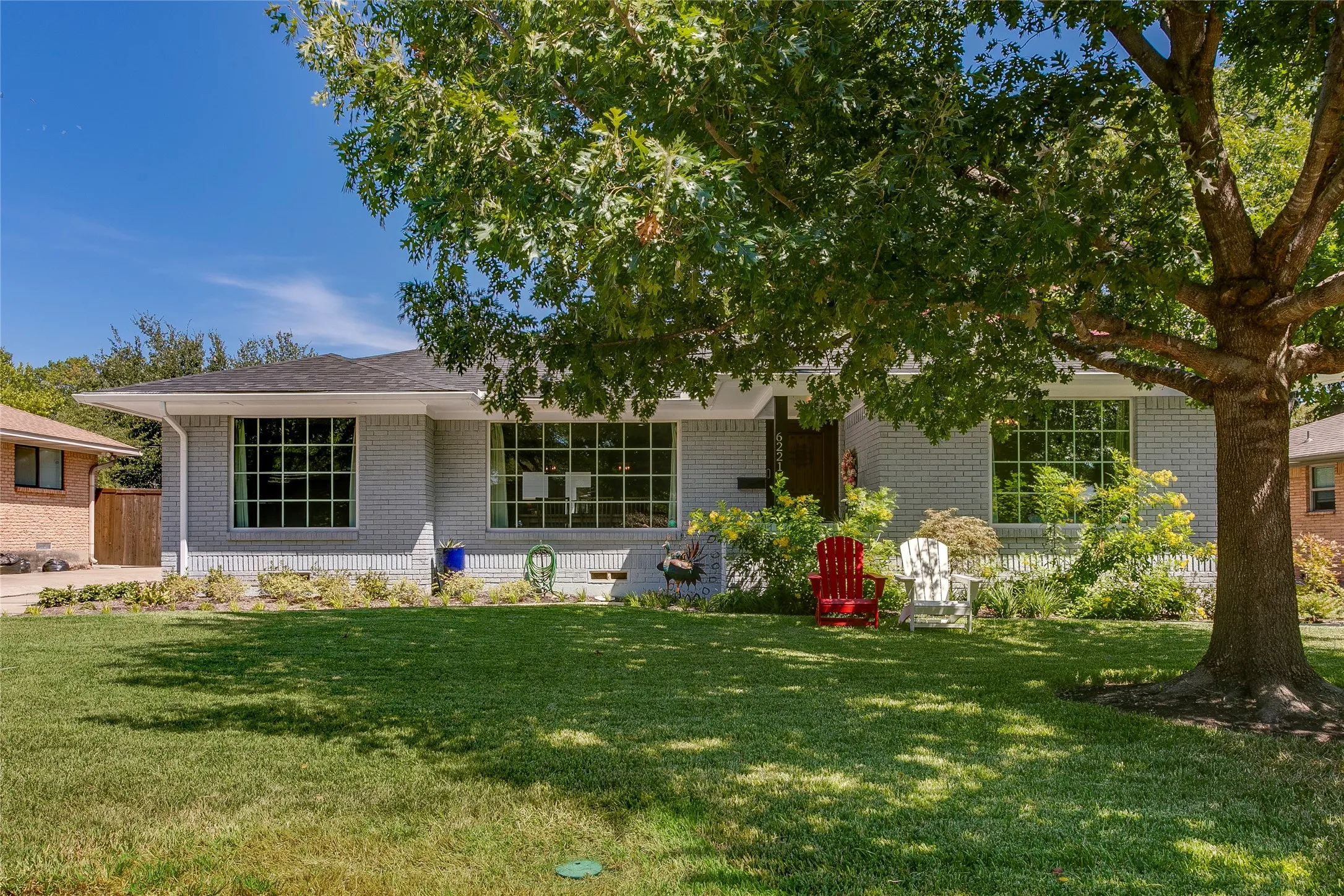 Single Family Residence For Sale in Dallas County , 6221 Town Hill Lane, Dallas, Texas 75214, 3 Bedroom, 2 Bathroom, 2 Garage spaces, 1,762 Sqft, built in 1956, mls#21383318, Real Estate Agent in Dallas, Homes For Sale in Dallas county, Homes For Sale in Dallas, Realtor in Dallas Texas, Real Estate Brokerage Independent Realty Texas, Luminita Cordes Realtor