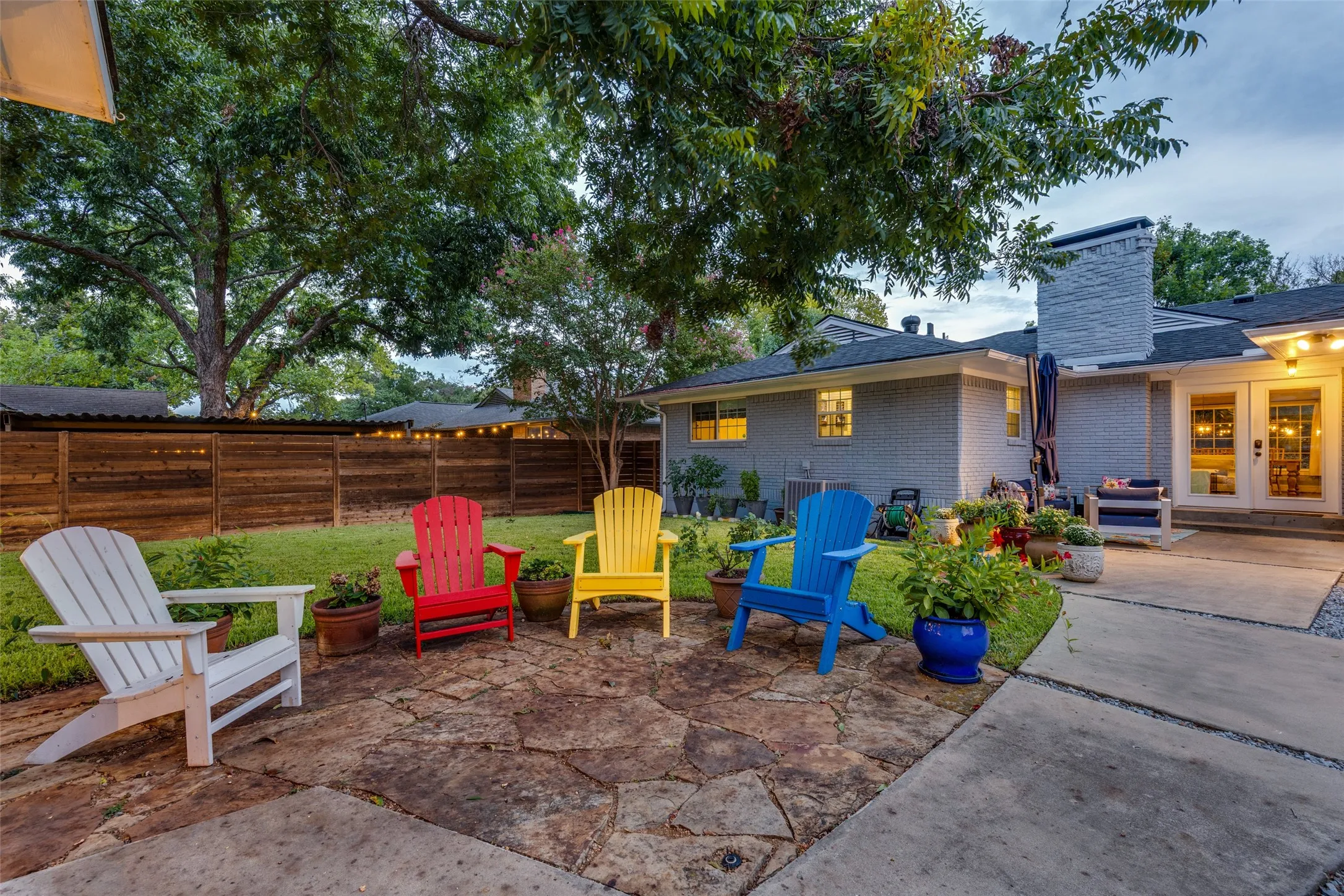 Single Family Residence For Sale in Dallas County , 6221 Town Hill Lane, Dallas, Texas 75214, 3 Bedroom, 2 Bathroom, 2 Garage spaces, 1,762 Sqft, built in 1956, mls#21383318, Real Estate Agent in Dallas, Homes For Sale in Dallas county, Homes For Sale in Dallas, Realtor in Dallas Texas, Real Estate Brokerage Independent Realty Texas, Luminita Cordes Realtor