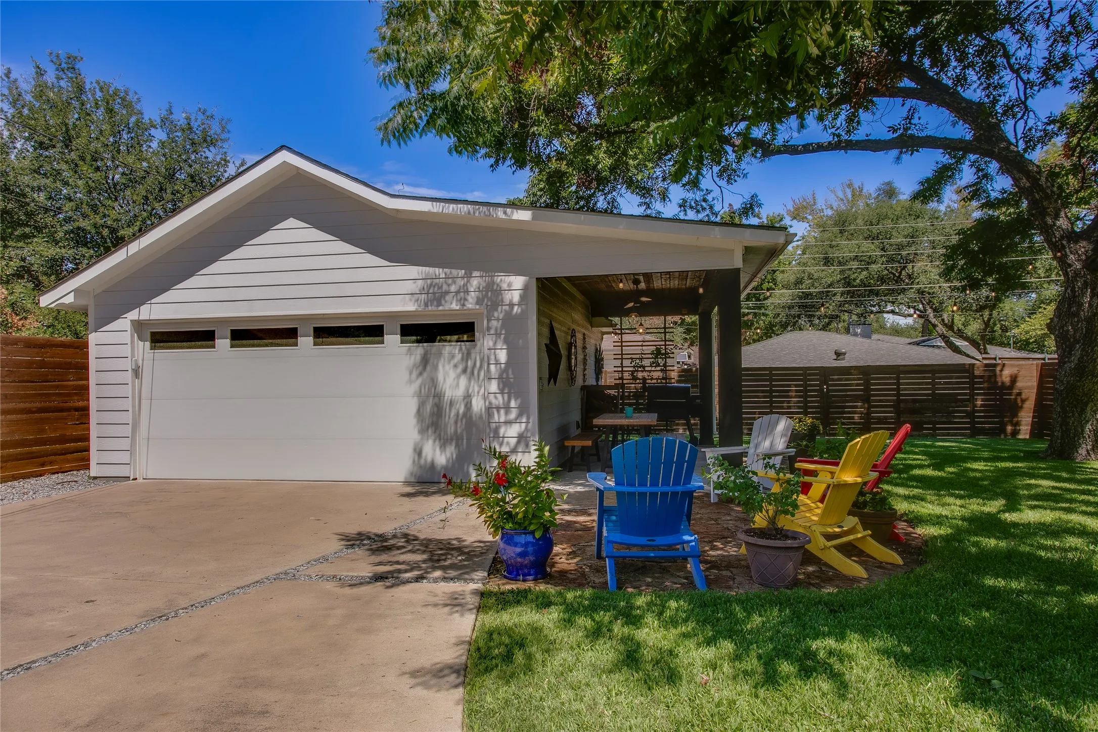 Single Family Residence For Sale in Dallas County , 6221 Town Hill Lane, Dallas, Texas 75214, 3 Bedroom, 2 Bathroom, 2 Garage spaces, 1,762 Sqft, built in 1956, mls#21383318, Real Estate Agent in Dallas, Homes For Sale in Dallas county, Homes For Sale in Dallas, Realtor in Dallas Texas, Real Estate Brokerage Independent Realty Texas, Luminita Cordes Realtor