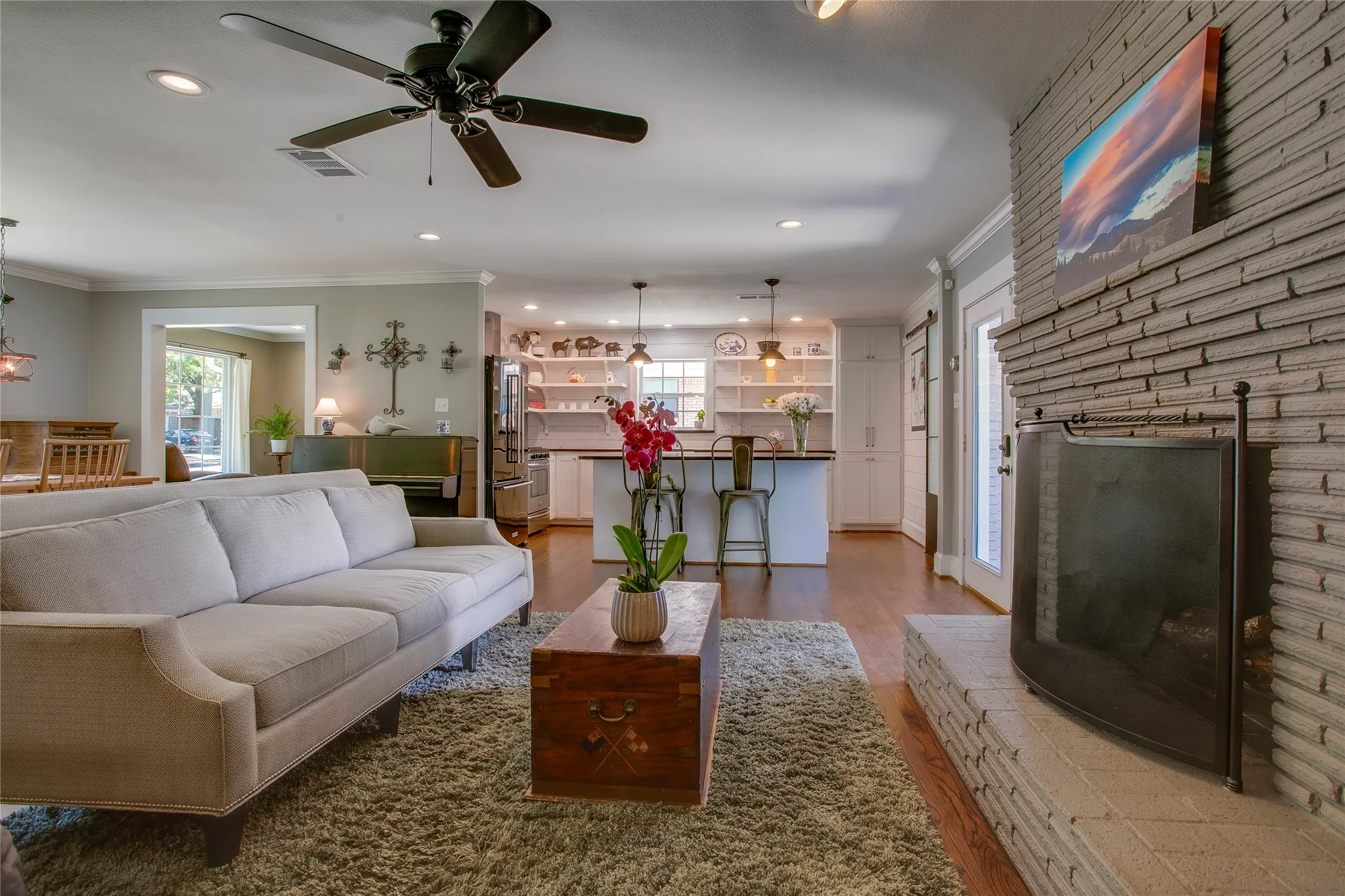 Single Family Residence For Sale in Dallas County , 6221 Town Hill Lane, Dallas, Texas 75214, 3 Bedroom, 2 Bathroom, 2 Garage spaces, 1,762 Sqft, built in 1956, mls#21383318, Real Estate Agent in Dallas, Homes For Sale in Dallas county, Homes For Sale in Dallas, Realtor in Dallas Texas, Real Estate Brokerage Independent Realty Texas, Luminita Cordes Realtor