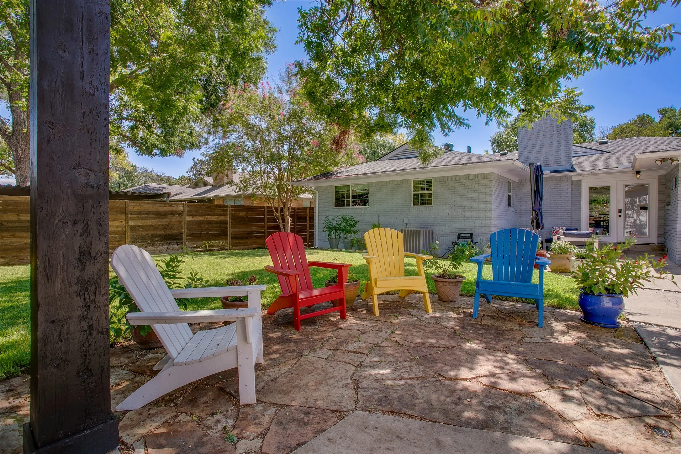 Single Family Residence For Sale in Dallas County , 6221 Town Hill Lane, Dallas, Texas 75214, 3 Bedroom, 2 Bathroom, 2 Garage spaces, 1,762 Sqft, built in 1956, mls#21383318, Real Estate Agent in Dallas, Homes For Sale in Dallas county, Homes For Sale in Dallas, Realtor in Dallas Texas, Real Estate Brokerage Independent Realty Texas, Luminita Cordes Realtor