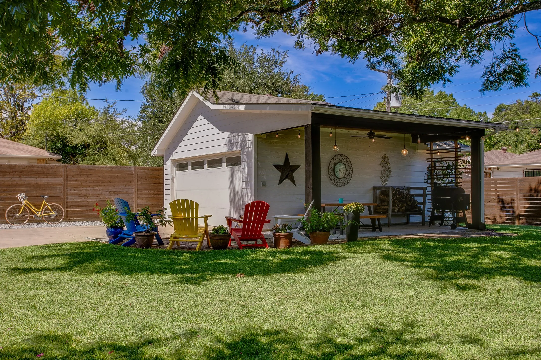 Single Family Residence For Sale in Dallas County , 6221 Town Hill Lane, Dallas, Texas 75214, 3 Bedroom, 2 Bathroom, 2 Garage spaces, 1,762 Sqft, built in 1956, mls#21383318, Real Estate Agent in Dallas, Homes For Sale in Dallas county, Homes For Sale in Dallas, Realtor in Dallas Texas, Real Estate Brokerage Independent Realty Texas, Luminita Cordes Realtor