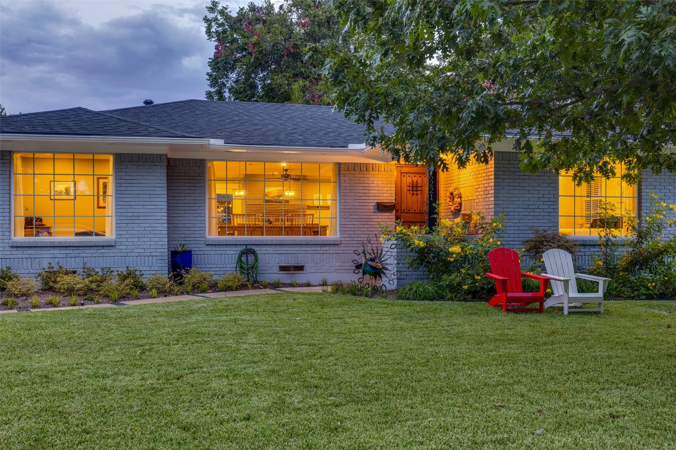 Single Family Residence For Sale in Dallas County , 6221 Town Hill Lane, Dallas, Texas 75214, 3 Bedroom, 2 Bathroom, 2 Garage spaces, 1,762 Sqft, built in 1956, mls#21383318, Real Estate Agent in Dallas, Homes For Sale in Dallas county, Homes For Sale in Dallas, Realtor in Dallas Texas, Real Estate Brokerage Independent Realty Texas, Luminita Cordes Realtor