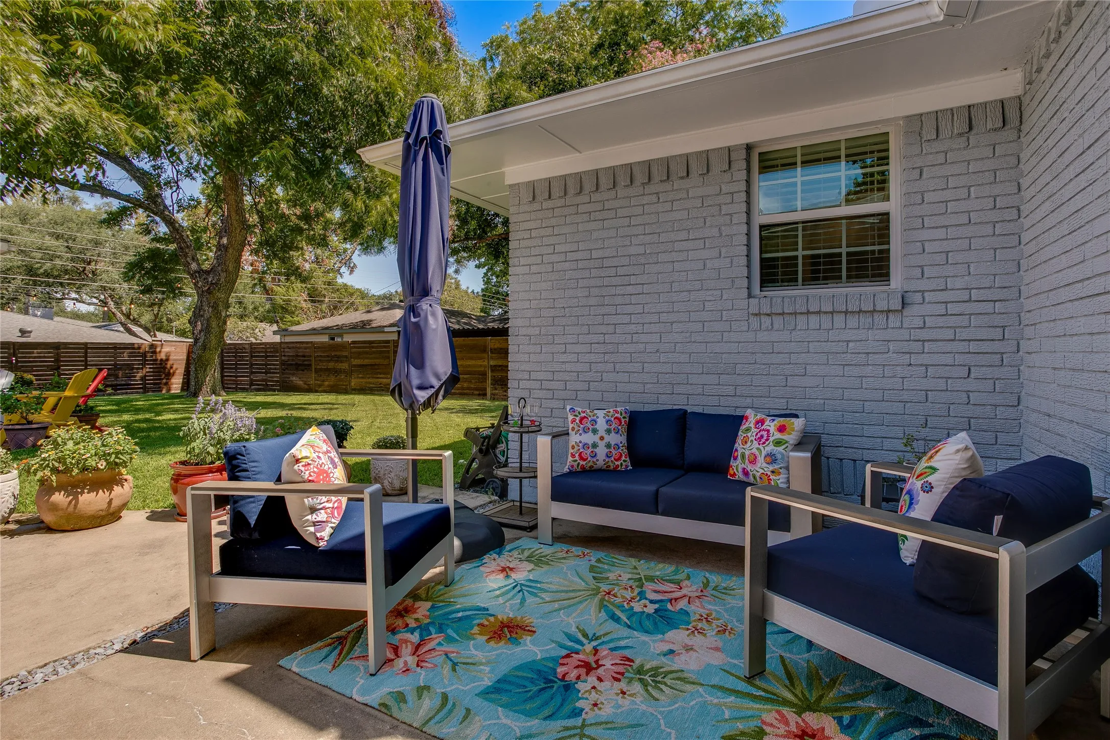 Single Family Residence For Sale in Dallas County , 6221 Town Hill Lane, Dallas, Texas 75214, 3 Bedroom, 2 Bathroom, 2 Garage spaces, 1,762 Sqft, built in 1956, mls#21383318, Real Estate Agent in Dallas, Homes For Sale in Dallas county, Homes For Sale in Dallas, Realtor in Dallas Texas, Real Estate Brokerage Independent Realty Texas, Luminita Cordes Realtor