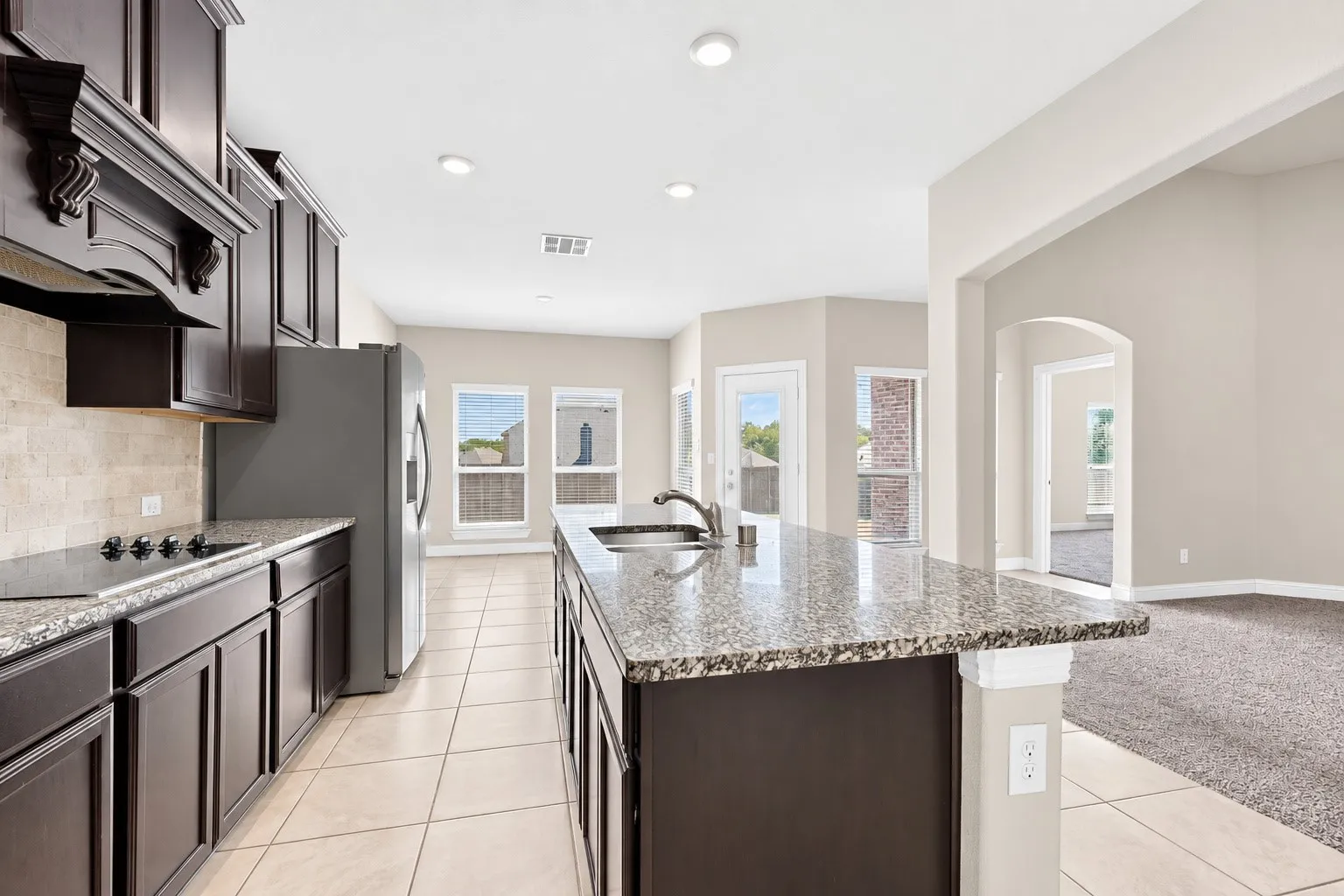 Single Family Residence For Sale in Denton County , 540 Winnetka Drive, Oak Point, Texas 75068, 3 Bedroom, 2 Bathroom, 2 Garage spaces, 2,074 Sqft, built in 2017, mls#21383701, Real Estate Agent in Oak Point, Homes For Sale in Denton county, Homes For Sale in Oak Point, Realtor in Oak Point Texas, Real Estate Brokerage Independent Realty Texas, Luminita Cordes Realtor