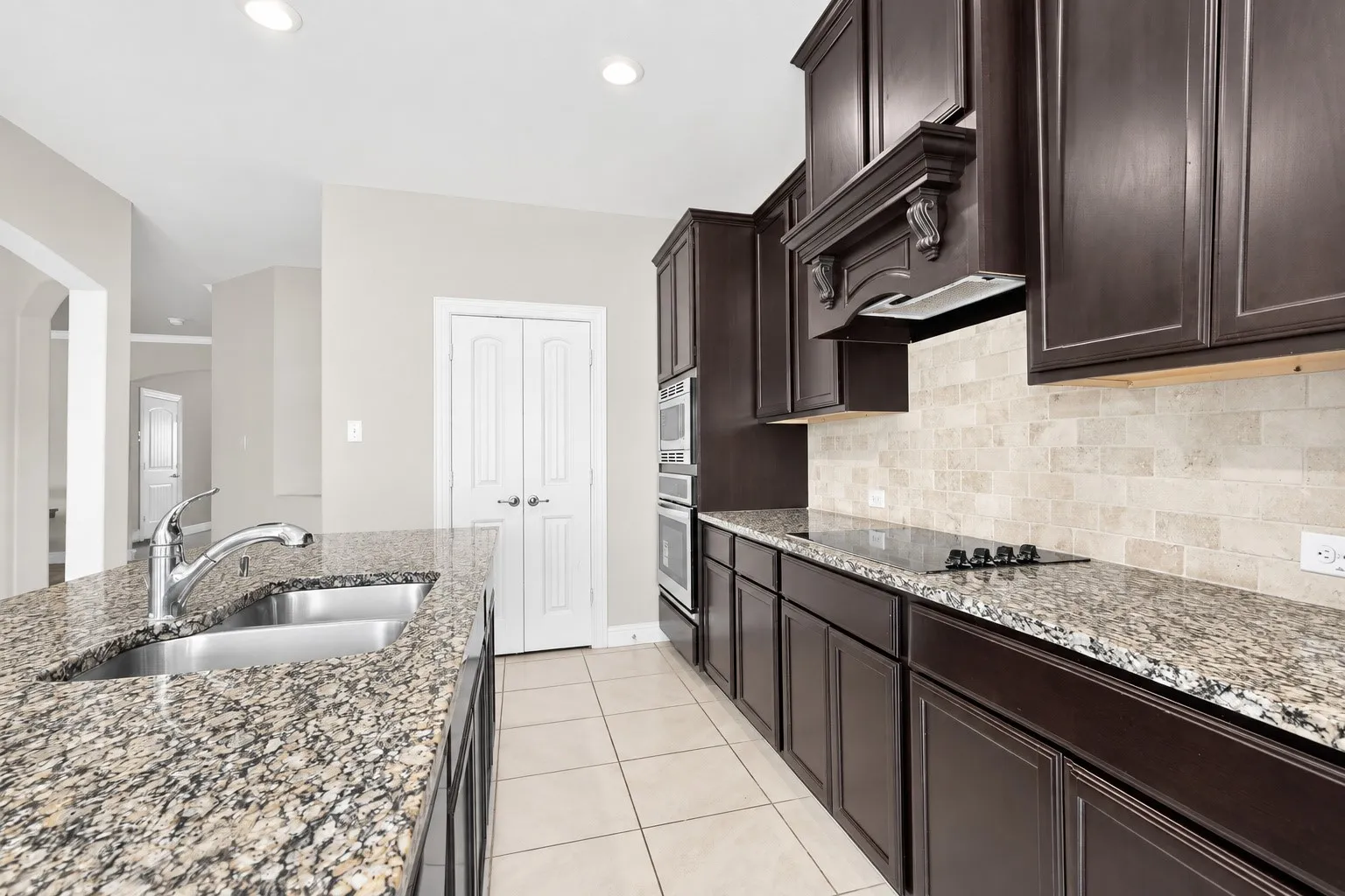 Single Family Residence For Sale in Denton County , 540 Winnetka Drive, Oak Point, Texas 75068, 3 Bedroom, 2 Bathroom, 2 Garage spaces, 2,074 Sqft, built in 2017, mls#21383701, Real Estate Agent in Oak Point, Homes For Sale in Denton county, Homes For Sale in Oak Point, Realtor in Oak Point Texas, Real Estate Brokerage Independent Realty Texas, Luminita Cordes Realtor