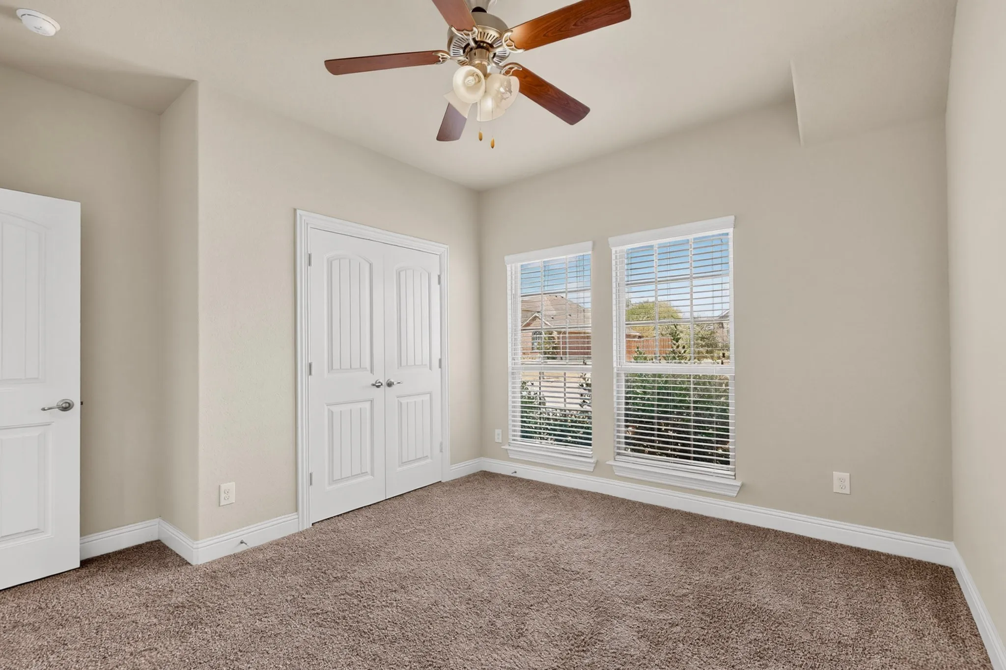 Single Family Residence For Sale in Denton County , 540 Winnetka Drive, Oak Point, Texas 75068, 3 Bedroom, 2 Bathroom, 2 Garage spaces, 2,074 Sqft, built in 2017, mls#21383701, Real Estate Agent in Oak Point, Homes For Sale in Denton county, Homes For Sale in Oak Point, Realtor in Oak Point Texas, Real Estate Brokerage Independent Realty Texas, Luminita Cordes Realtor