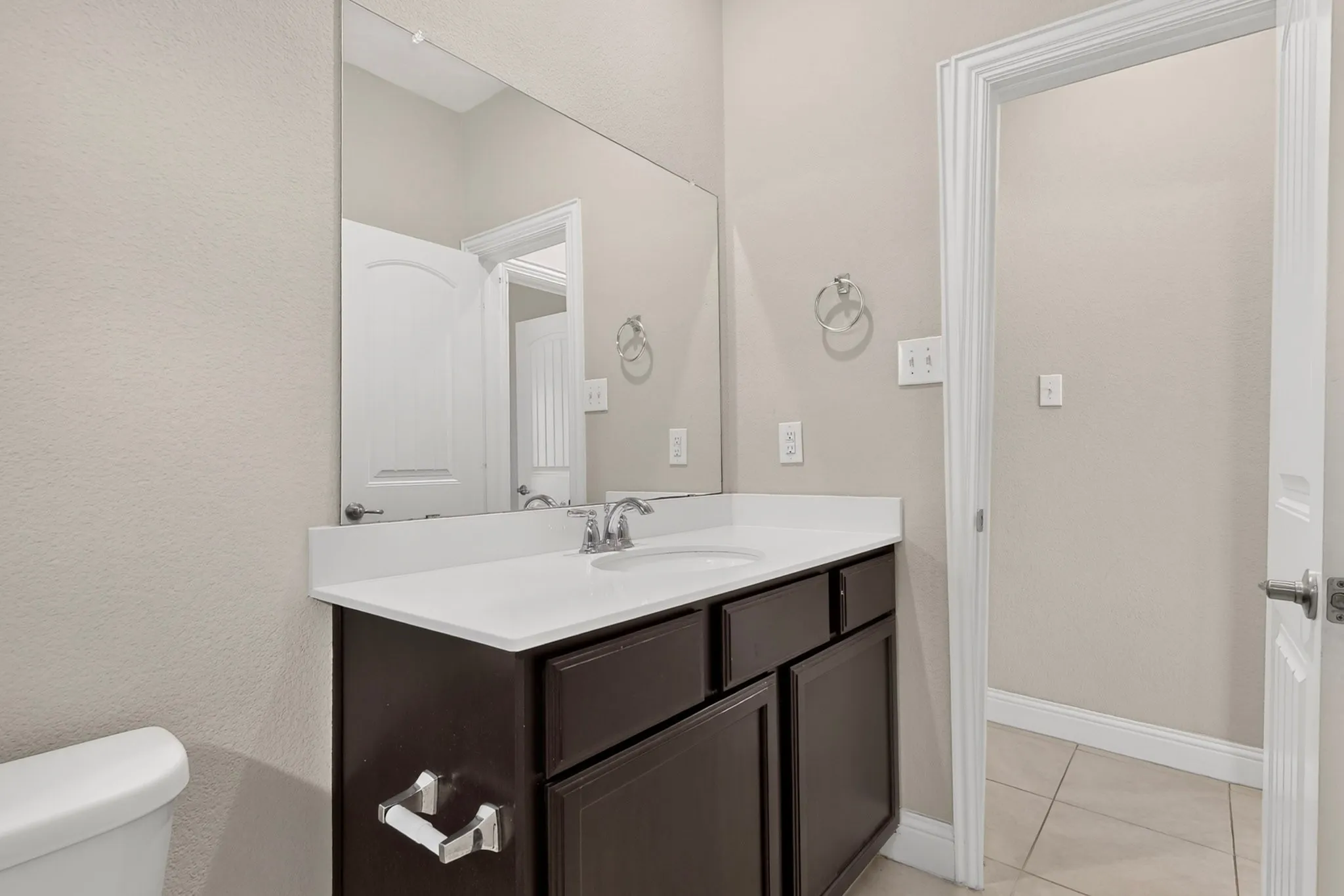 Single Family Residence For Sale in Denton County , 540 Winnetka Drive, Oak Point, Texas 75068, 3 Bedroom, 2 Bathroom, 2 Garage spaces, 2,074 Sqft, built in 2017, mls#21383701, Real Estate Agent in Oak Point, Homes For Sale in Denton county, Homes For Sale in Oak Point, Realtor in Oak Point Texas, Real Estate Brokerage Independent Realty Texas, Luminita Cordes Realtor