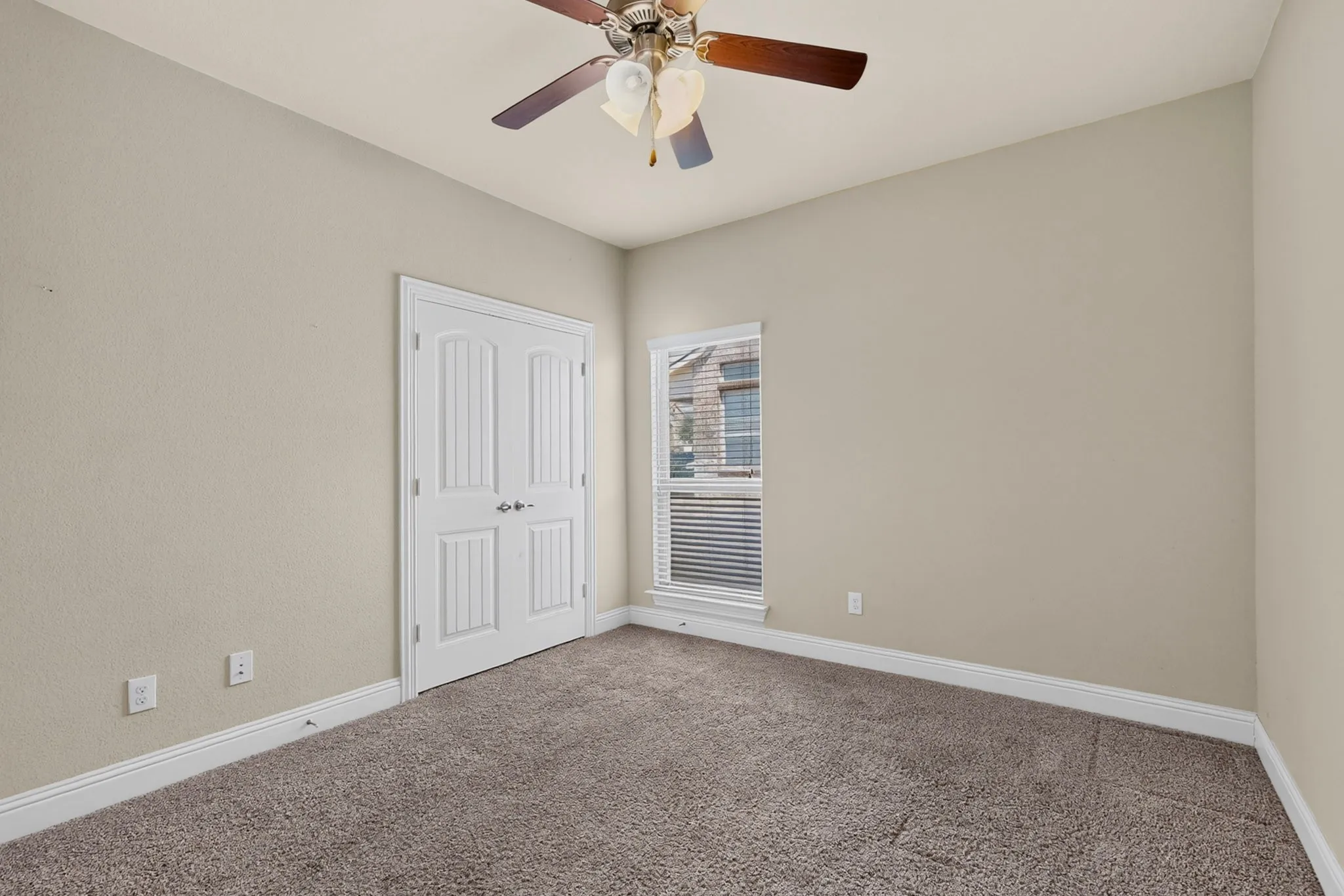 Single Family Residence For Sale in Denton County , 540 Winnetka Drive, Oak Point, Texas 75068, 3 Bedroom, 2 Bathroom, 2 Garage spaces, 2,074 Sqft, built in 2017, mls#21383701, Real Estate Agent in Oak Point, Homes For Sale in Denton county, Homes For Sale in Oak Point, Realtor in Oak Point Texas, Real Estate Brokerage Independent Realty Texas, Luminita Cordes Realtor