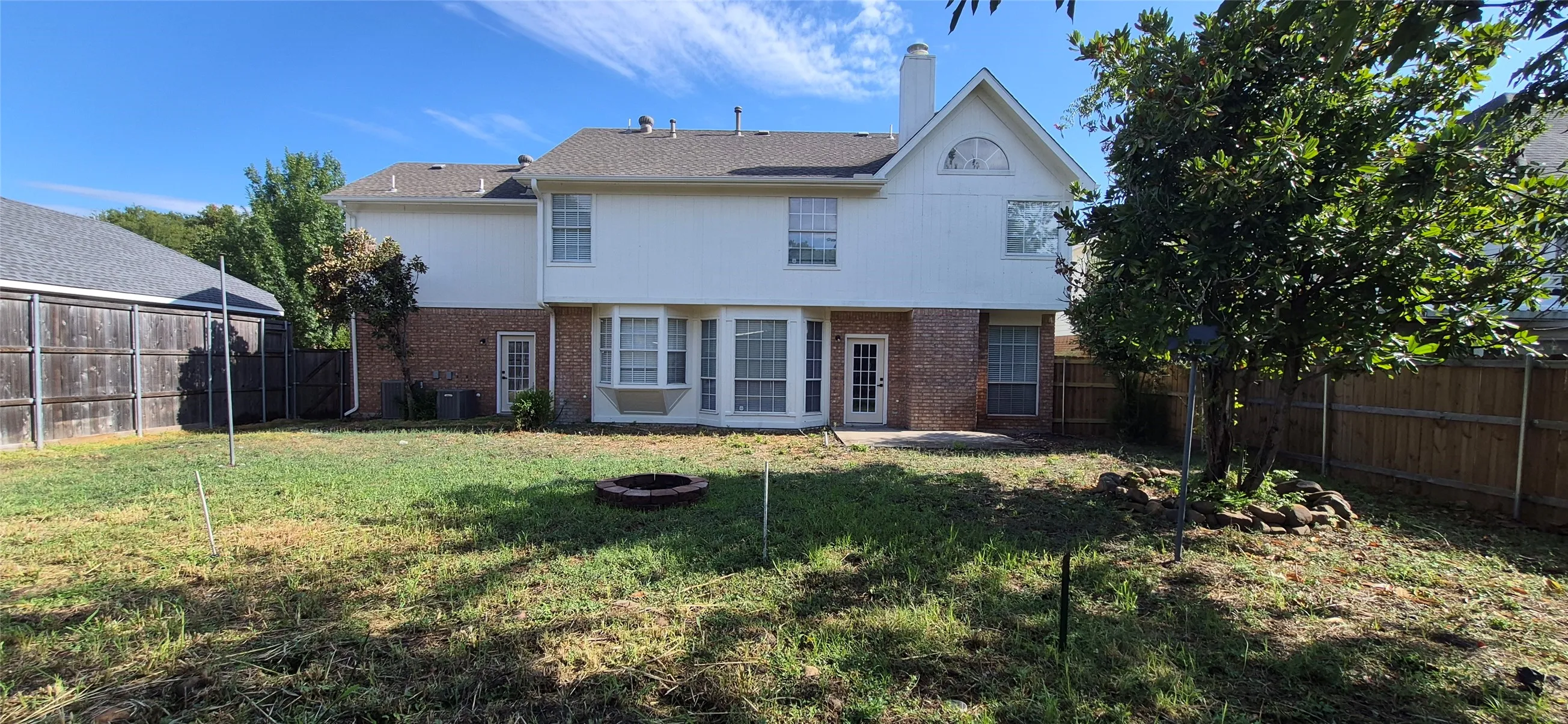 Single Family Residence For Sale in Dallas County , 117 Morningside Drive, Grand Prairie, Texas 75052, 5 Bedroom, 3 Bathroom, 2 Garage spaces, 2,657 Sqft, built in 1990, mls#21384726, Real Estate Agent in Grand Prairie, Homes For Sale in Dallas county, Homes For Sale in Grand Prairie, Realtor in Grand Prairie Texas, Real Estate Brokerage Independent Realty Texas, Luminita Cordes Realtor