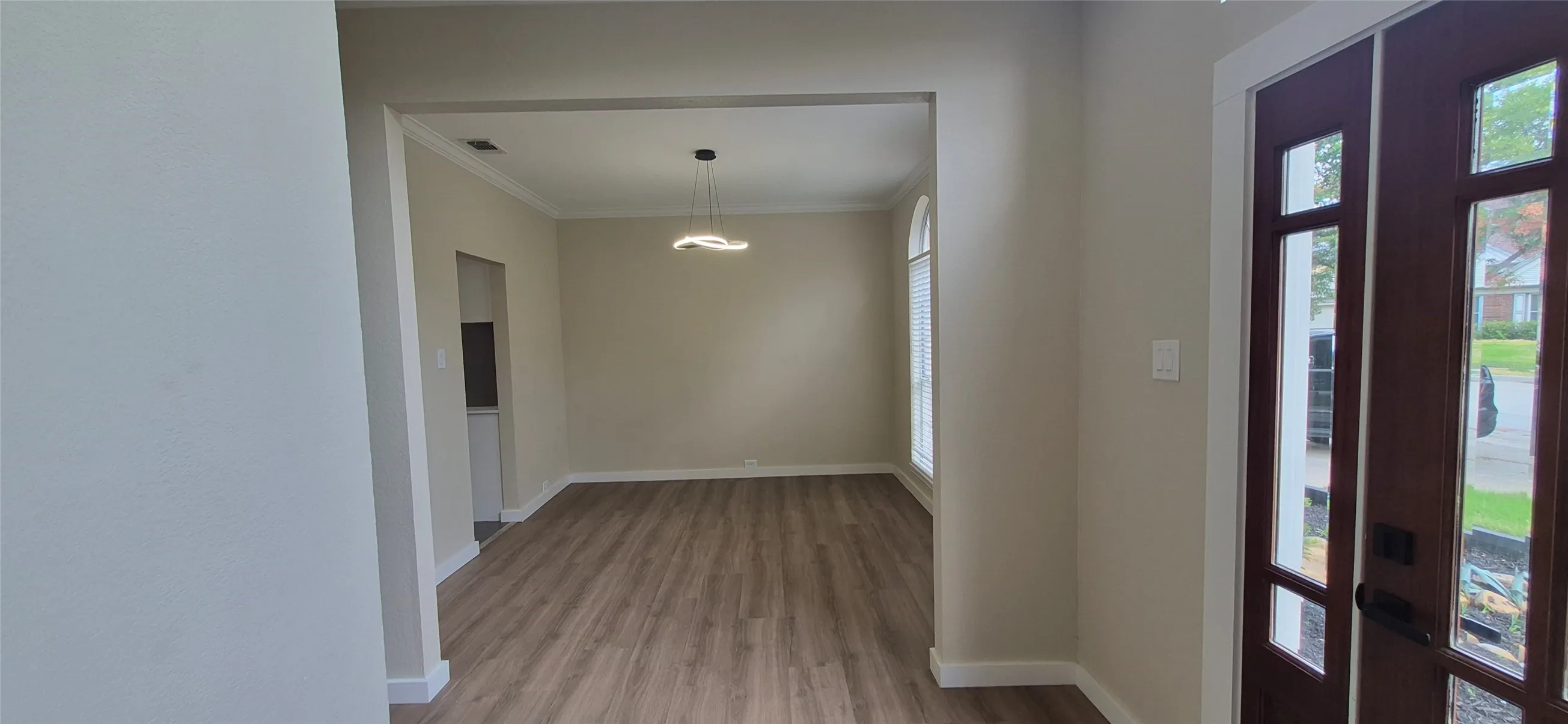 Single Family Residence For Sale in Dallas County , 117 Morningside Drive, Grand Prairie, Texas 75052, 5 Bedroom, 3 Bathroom, 2 Garage spaces, 2,657 Sqft, built in 1990, mls#21384726, Real Estate Agent in Grand Prairie, Homes For Sale in Dallas county, Homes For Sale in Grand Prairie, Realtor in Grand Prairie Texas, Real Estate Brokerage Independent Realty Texas, Luminita Cordes Realtor