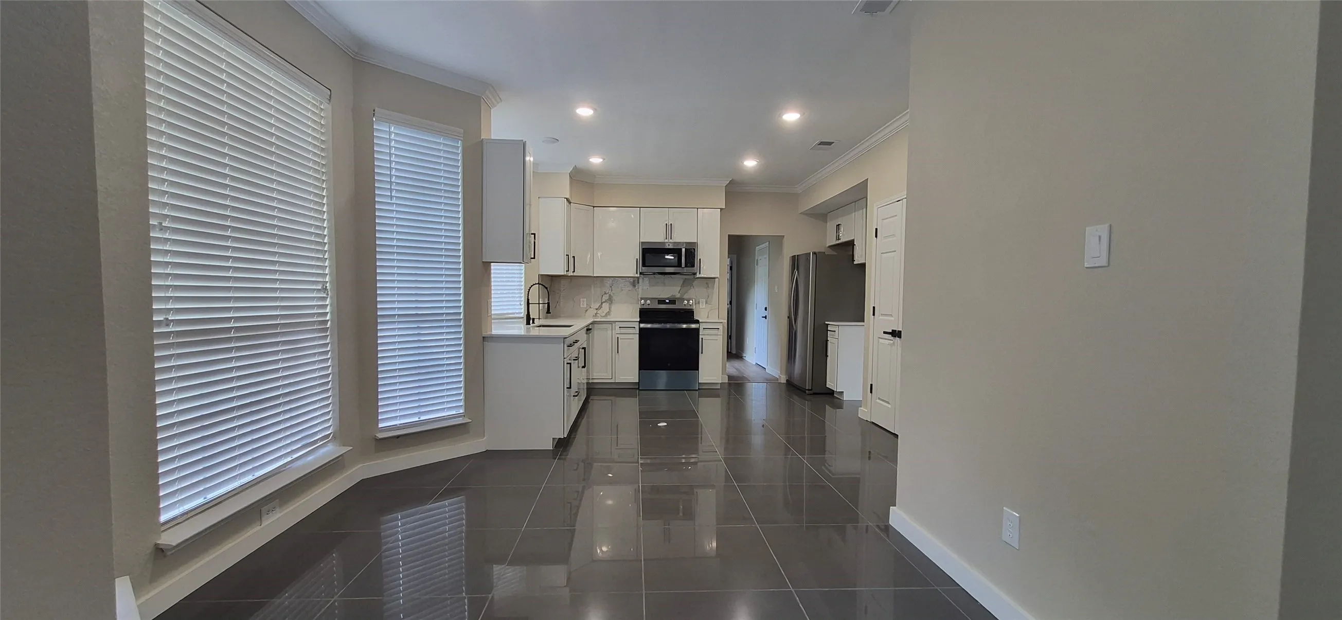 Single Family Residence For Sale in Dallas County , 117 Morningside Drive, Grand Prairie, Texas 75052, 5 Bedroom, 3 Bathroom, 2 Garage spaces, 2,657 Sqft, built in 1990, mls#21384726, Real Estate Agent in Grand Prairie, Homes For Sale in Dallas county, Homes For Sale in Grand Prairie, Realtor in Grand Prairie Texas, Real Estate Brokerage Independent Realty Texas, Luminita Cordes Realtor