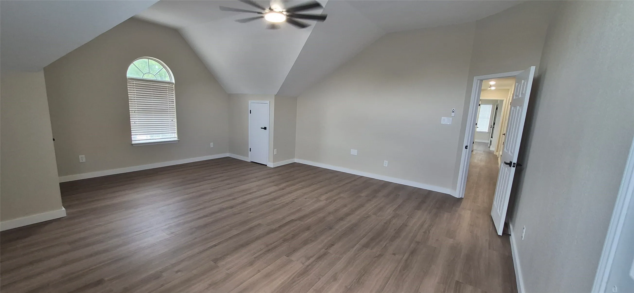 Single Family Residence For Sale in Dallas County , 117 Morningside Drive, Grand Prairie, Texas 75052, 5 Bedroom, 3 Bathroom, 2 Garage spaces, 2,657 Sqft, built in 1990, mls#21384726, Real Estate Agent in Grand Prairie, Homes For Sale in Dallas county, Homes For Sale in Grand Prairie, Realtor in Grand Prairie Texas, Real Estate Brokerage Independent Realty Texas, Luminita Cordes Realtor