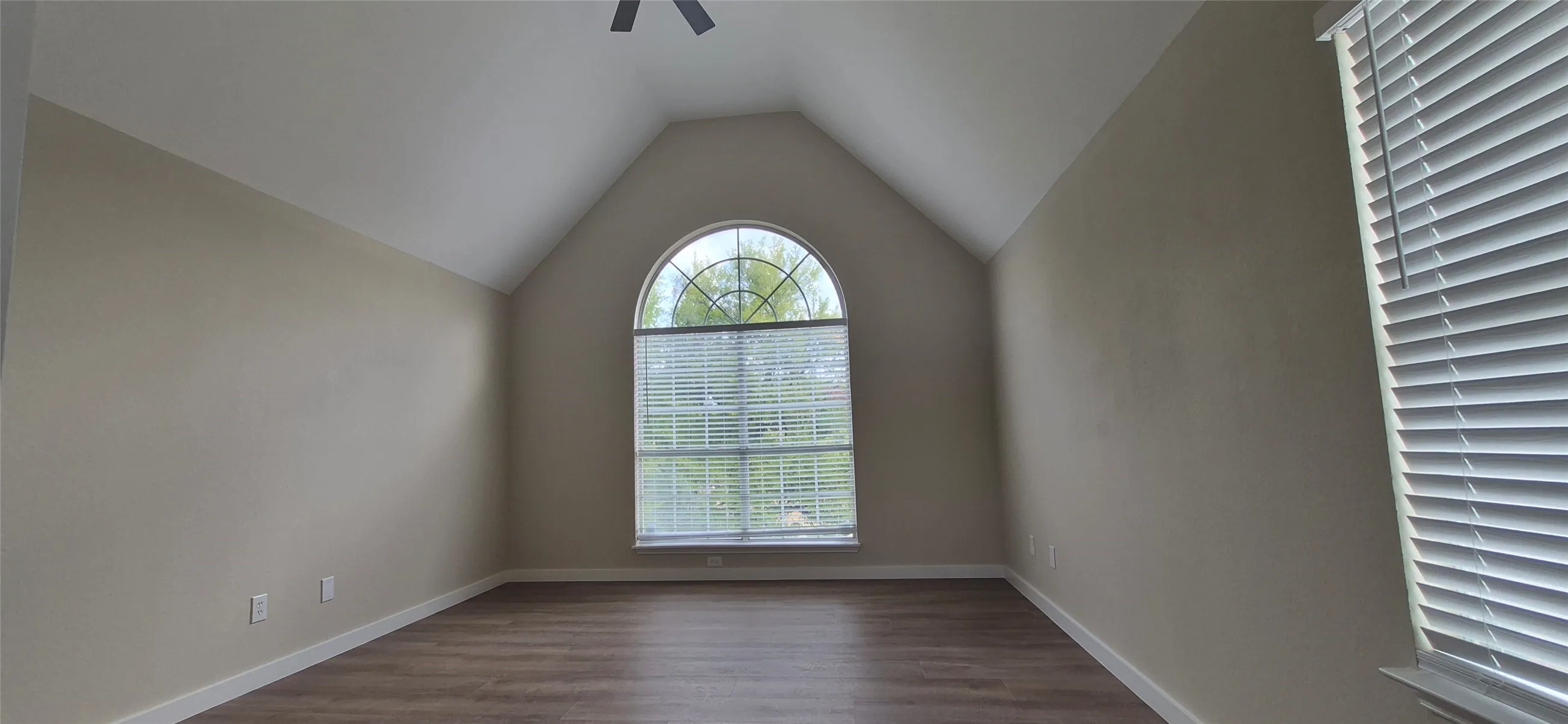 Single Family Residence For Sale in Dallas County , 117 Morningside Drive, Grand Prairie, Texas 75052, 5 Bedroom, 3 Bathroom, 2 Garage spaces, 2,657 Sqft, built in 1990, mls#21384726, Real Estate Agent in Grand Prairie, Homes For Sale in Dallas county, Homes For Sale in Grand Prairie, Realtor in Grand Prairie Texas, Real Estate Brokerage Independent Realty Texas, Luminita Cordes Realtor