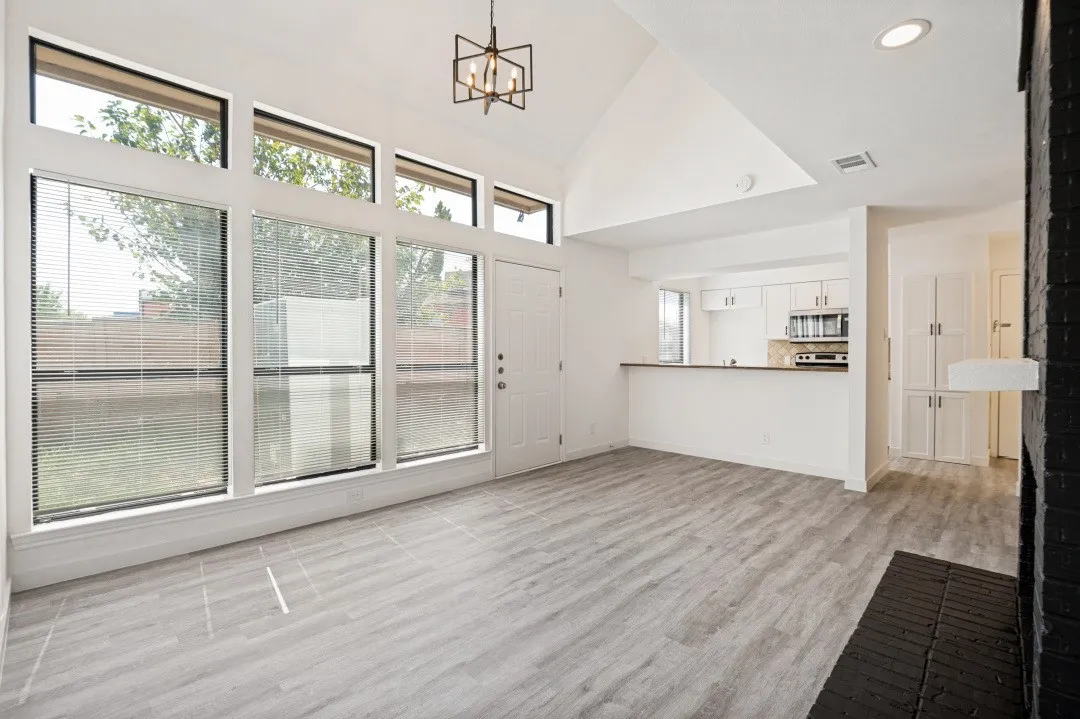 Condominium For Sale in Collin County , 18240 Midway Road 806, Dallas, Texas 75287, 3 Bedroom, 3 Bathroom, Garage spaces, 1,235 Sqft, built in 1982, mls#21384728, Real Estate Agent in Dallas, Homes For Sale in Collin county, Homes For Sale in Dallas, Realtor in Dallas Texas, Real Estate Brokerage Independent Realty Texas, Luminita Cordes Realtor