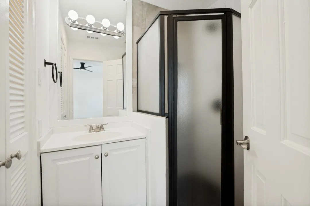 Condominium For Sale in Collin County , 18240 Midway Road 806, Dallas, Texas 75287, 3 Bedroom, 3 Bathroom, Garage spaces, 1,235 Sqft, built in 1982, mls#21384728, Real Estate Agent in Dallas, Homes For Sale in Collin county, Homes For Sale in Dallas, Realtor in Dallas Texas, Real Estate Brokerage Independent Realty Texas, Luminita Cordes Realtor
