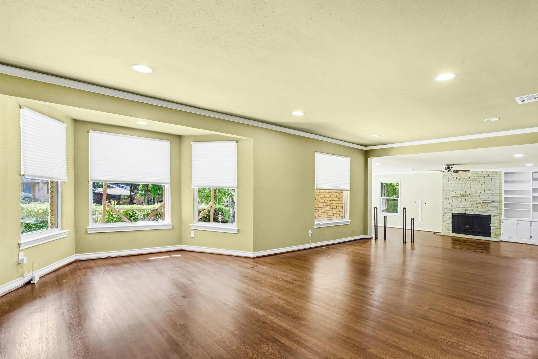 Single Family Residence For Sale in Dallas County , 10035 Woodgrove Drive, Dallas, Texas 75218, 3 Bedroom, 3 Bathroom, 2 Garage spaces, 2,716 Sqft, built in 1955, mls#21375860, Real Estate Agent in Dallas, Homes For Sale in Dallas county, Homes For Sale in Dallas, Realtor in Dallas Texas, Real Estate Brokerage Independent Realty Texas, Luminita Cordes Realtor