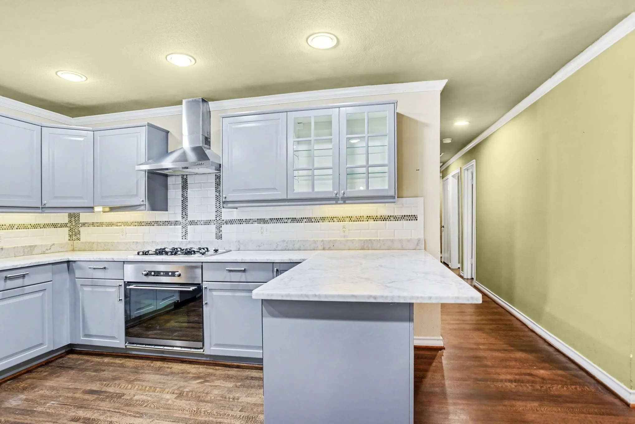 Single Family Residence For Sale in Dallas County , 10035 Woodgrove Drive, Dallas, Texas 75218, 3 Bedroom, 3 Bathroom, 2 Garage spaces, 2,716 Sqft, built in 1955, mls#21375860, Real Estate Agent in Dallas, Homes For Sale in Dallas county, Homes For Sale in Dallas, Realtor in Dallas Texas, Real Estate Brokerage Independent Realty Texas, Luminita Cordes Realtor