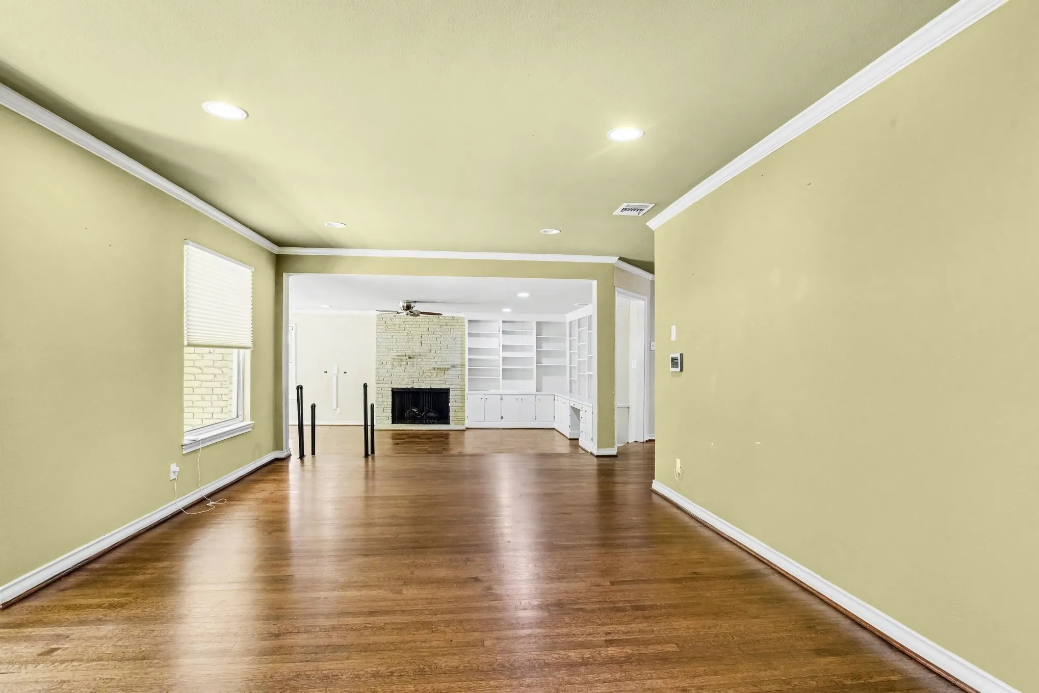 Single Family Residence For Sale in Dallas County , 10035 Woodgrove Drive, Dallas, Texas 75218, 3 Bedroom, 3 Bathroom, 2 Garage spaces, 2,716 Sqft, built in 1955, mls#21375860, Real Estate Agent in Dallas, Homes For Sale in Dallas county, Homes For Sale in Dallas, Realtor in Dallas Texas, Real Estate Brokerage Independent Realty Texas, Luminita Cordes Realtor