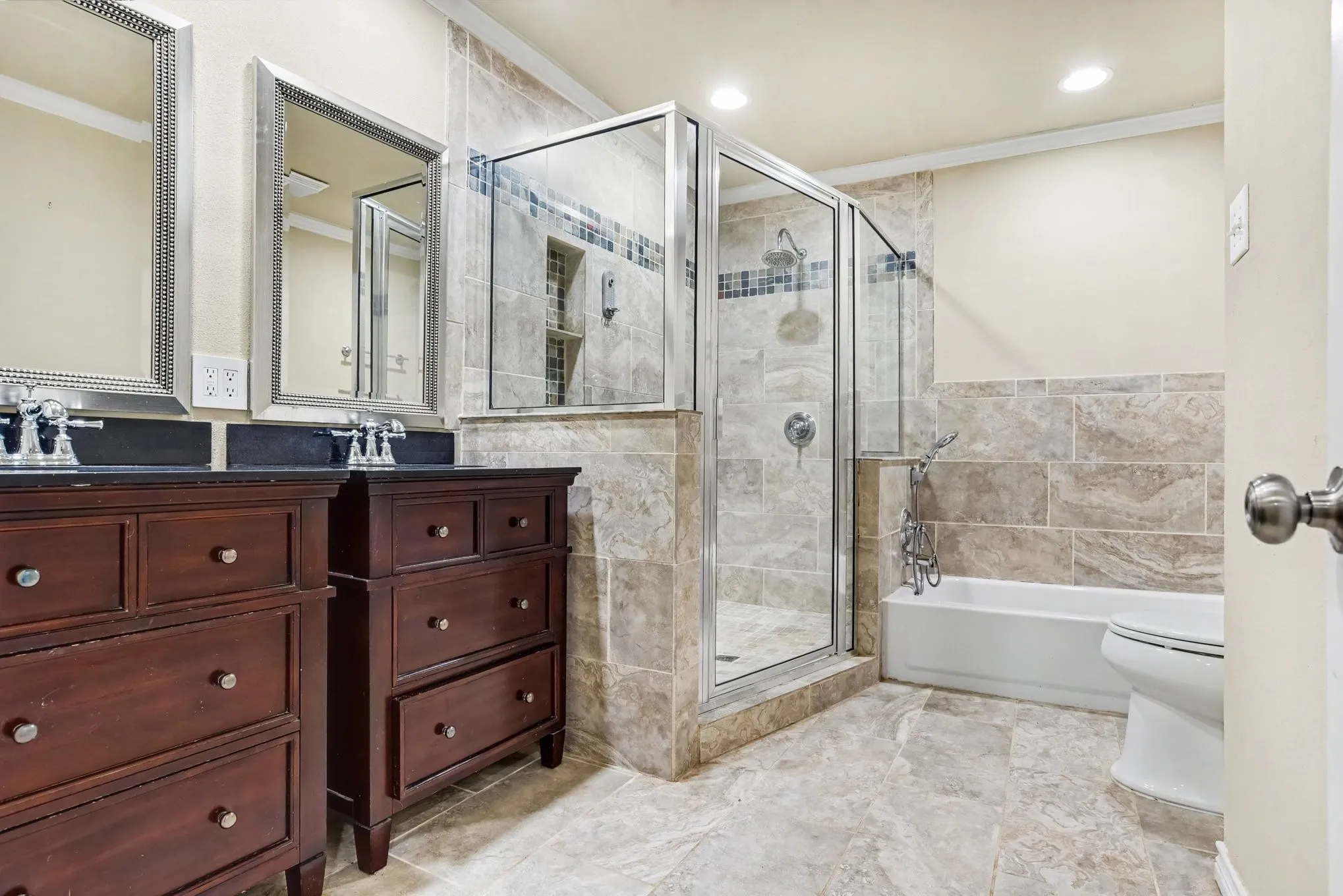 Single Family Residence For Sale in Dallas County , 10035 Woodgrove Drive, Dallas, Texas 75218, 3 Bedroom, 3 Bathroom, 2 Garage spaces, 2,716 Sqft, built in 1955, mls#21375860, Real Estate Agent in Dallas, Homes For Sale in Dallas county, Homes For Sale in Dallas, Realtor in Dallas Texas, Real Estate Brokerage Independent Realty Texas, Luminita Cordes Realtor