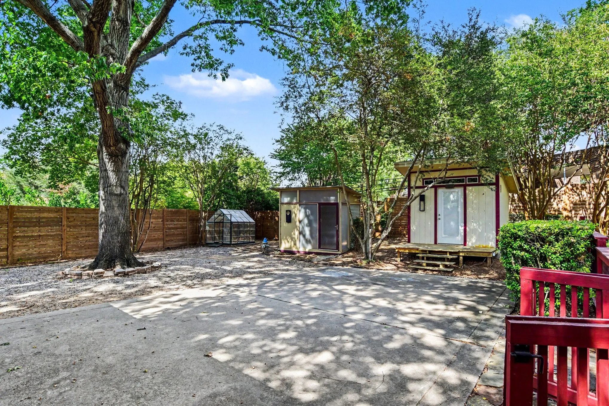 Single Family Residence For Sale in Dallas County , 10035 Woodgrove Drive, Dallas, Texas 75218, 3 Bedroom, 3 Bathroom, 2 Garage spaces, 2,716 Sqft, built in 1955, mls#21375860, Real Estate Agent in Dallas, Homes For Sale in Dallas county, Homes For Sale in Dallas, Realtor in Dallas Texas, Real Estate Brokerage Independent Realty Texas, Luminita Cordes Realtor