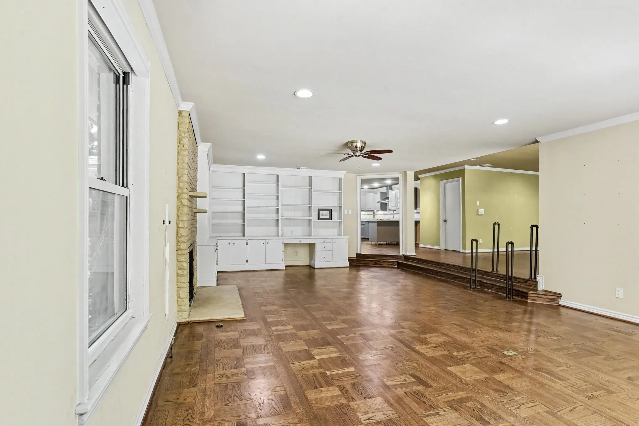 Single Family Residence For Sale in Dallas County , 10035 Woodgrove Drive, Dallas, Texas 75218, 3 Bedroom, 3 Bathroom, 2 Garage spaces, 2,716 Sqft, built in 1955, mls#21375860, Real Estate Agent in Dallas, Homes For Sale in Dallas county, Homes For Sale in Dallas, Realtor in Dallas Texas, Real Estate Brokerage Independent Realty Texas, Luminita Cordes Realtor
