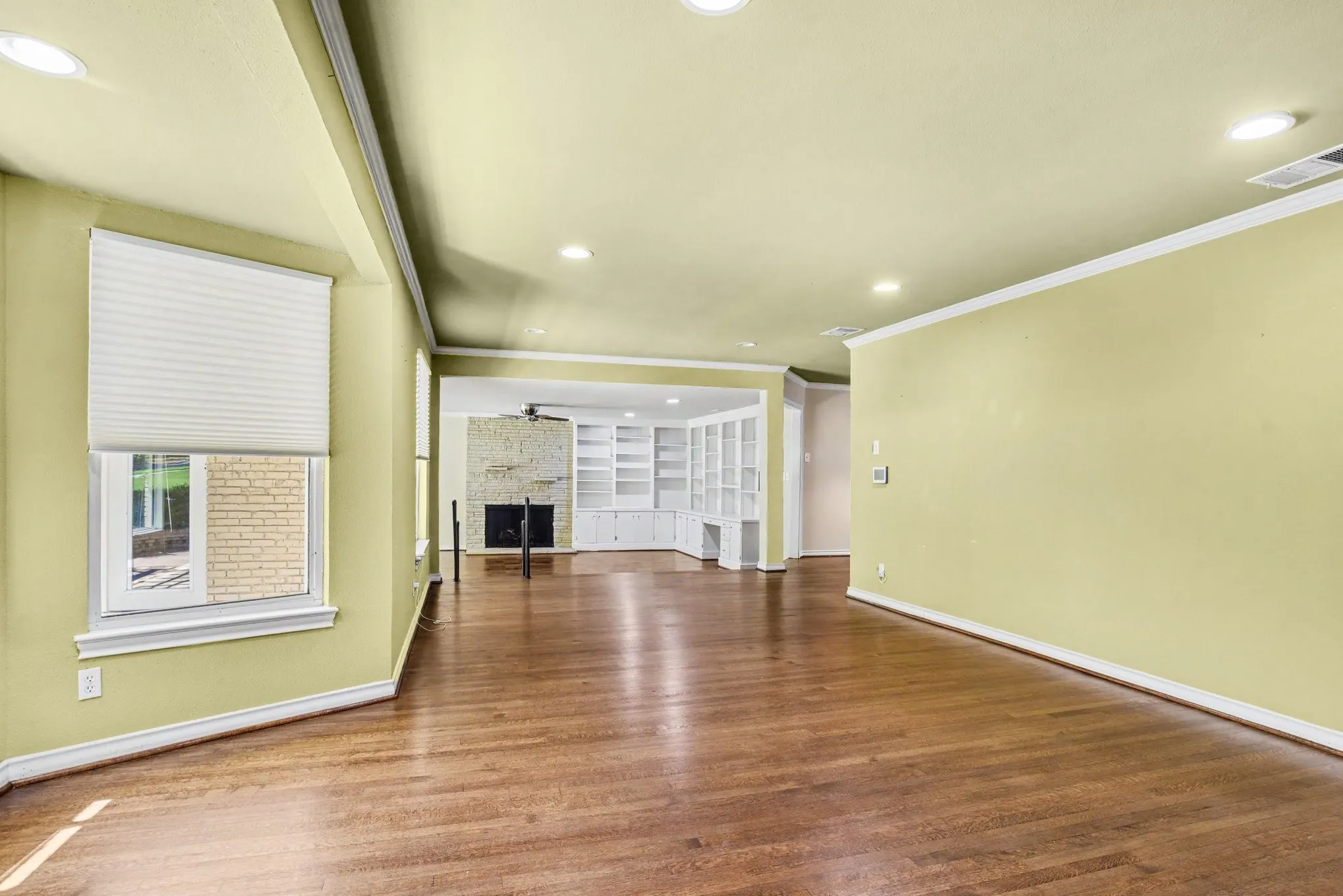 Single Family Residence For Sale in Dallas County , 10035 Woodgrove Drive, Dallas, Texas 75218, 3 Bedroom, 3 Bathroom, 2 Garage spaces, 2,716 Sqft, built in 1955, mls#21375860, Real Estate Agent in Dallas, Homes For Sale in Dallas county, Homes For Sale in Dallas, Realtor in Dallas Texas, Real Estate Brokerage Independent Realty Texas, Luminita Cordes Realtor
