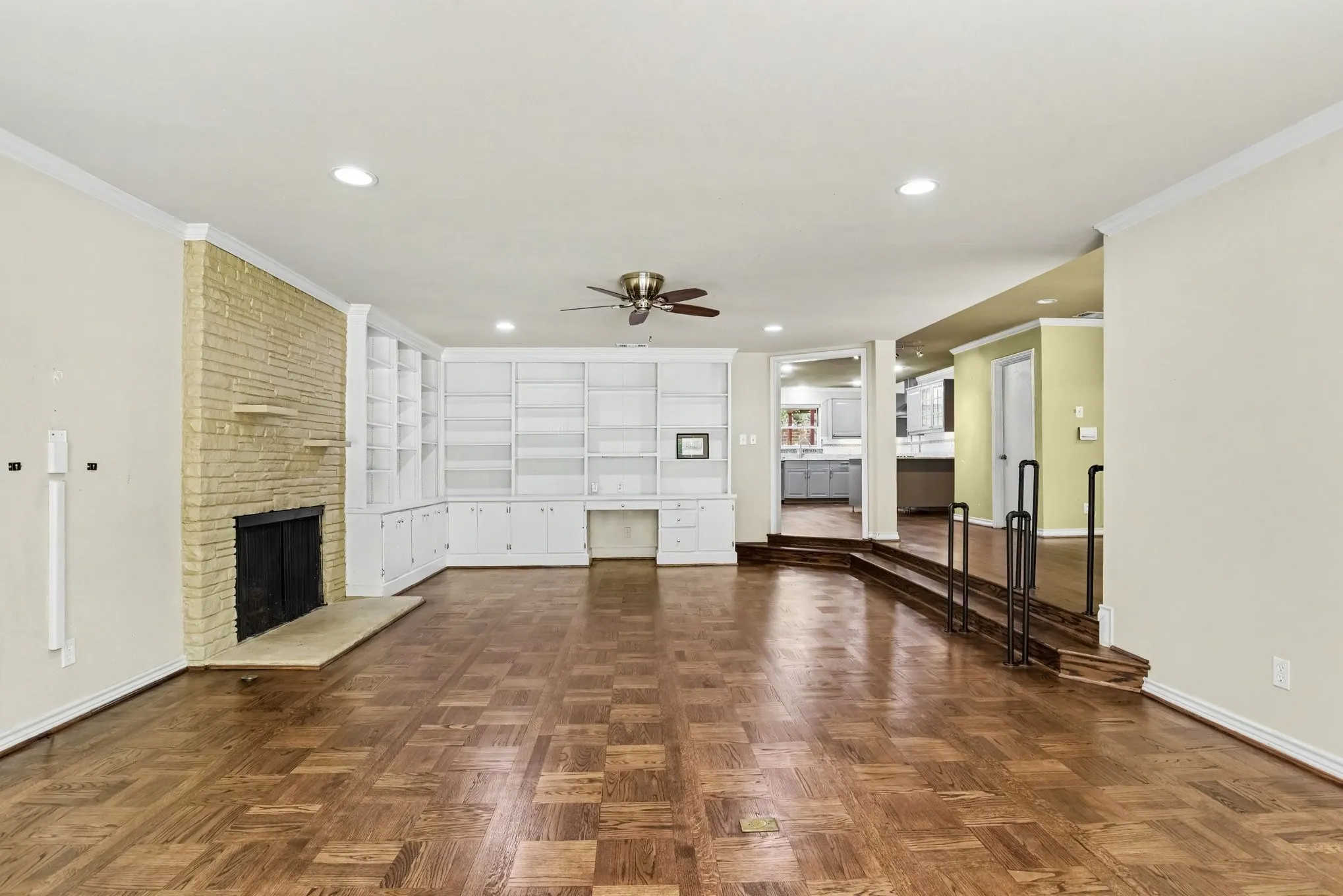 Single Family Residence For Sale in Dallas County , 10035 Woodgrove Drive, Dallas, Texas 75218, 3 Bedroom, 3 Bathroom, 2 Garage spaces, 2,716 Sqft, built in 1955, mls#21375860, Real Estate Agent in Dallas, Homes For Sale in Dallas county, Homes For Sale in Dallas, Realtor in Dallas Texas, Real Estate Brokerage Independent Realty Texas, Luminita Cordes Realtor