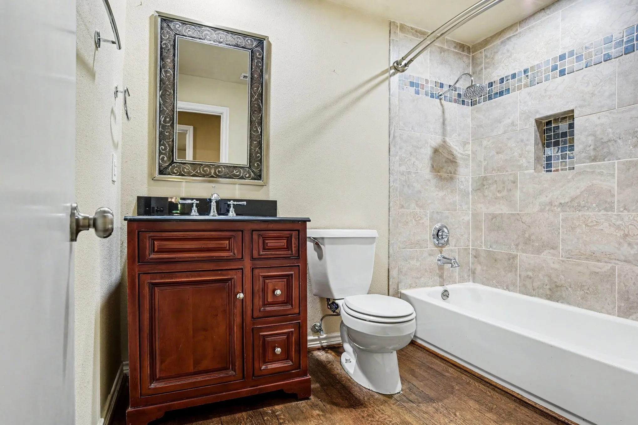 Single Family Residence For Sale in Dallas County , 10035 Woodgrove Drive, Dallas, Texas 75218, 3 Bedroom, 3 Bathroom, 2 Garage spaces, 2,716 Sqft, built in 1955, mls#21375860, Real Estate Agent in Dallas, Homes For Sale in Dallas county, Homes For Sale in Dallas, Realtor in Dallas Texas, Real Estate Brokerage Independent Realty Texas, Luminita Cordes Realtor