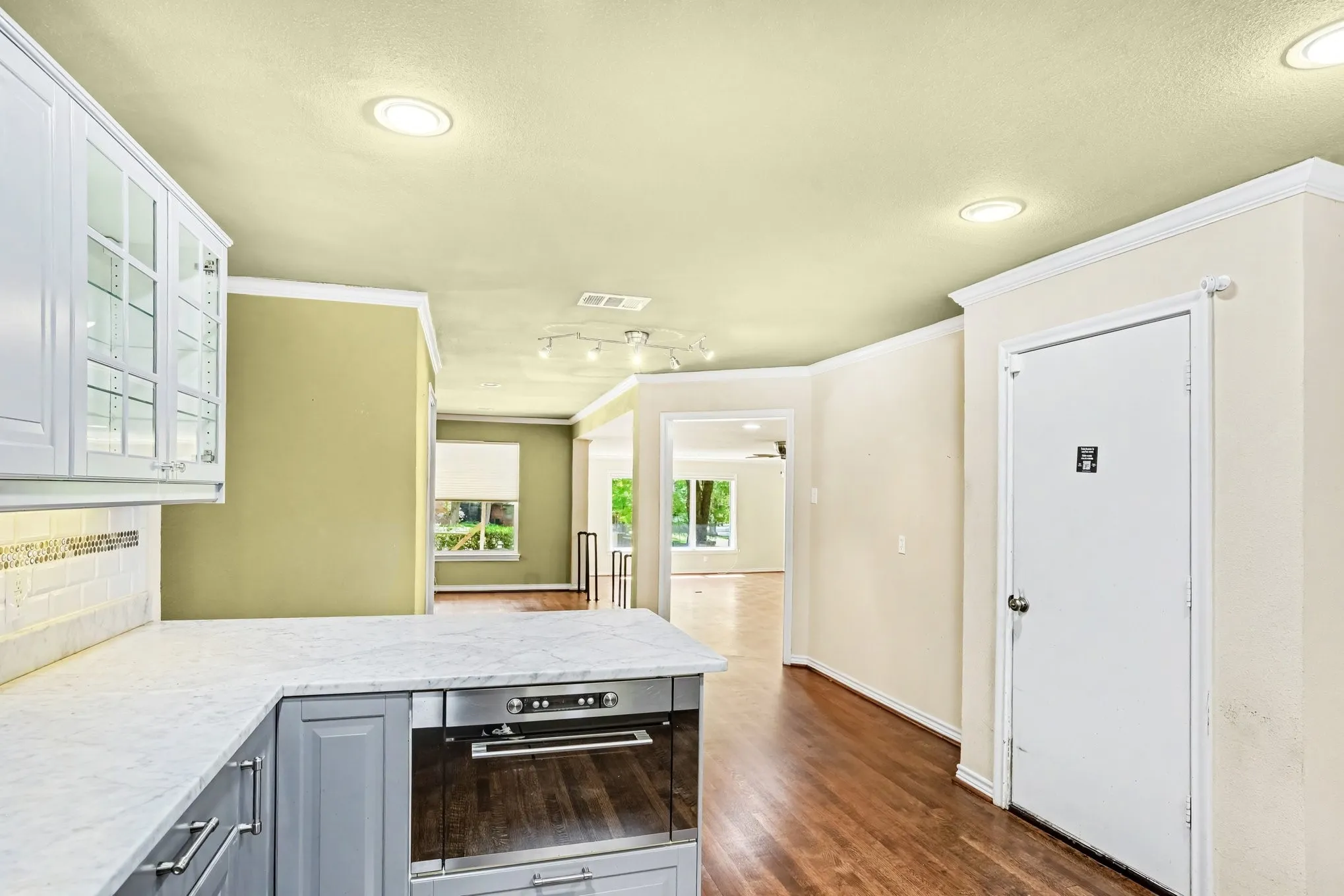 Single Family Residence For Sale in Dallas County , 10035 Woodgrove Drive, Dallas, Texas 75218, 3 Bedroom, 3 Bathroom, 2 Garage spaces, 2,716 Sqft, built in 1955, mls#21375860, Real Estate Agent in Dallas, Homes For Sale in Dallas county, Homes For Sale in Dallas, Realtor in Dallas Texas, Real Estate Brokerage Independent Realty Texas, Luminita Cordes Realtor
