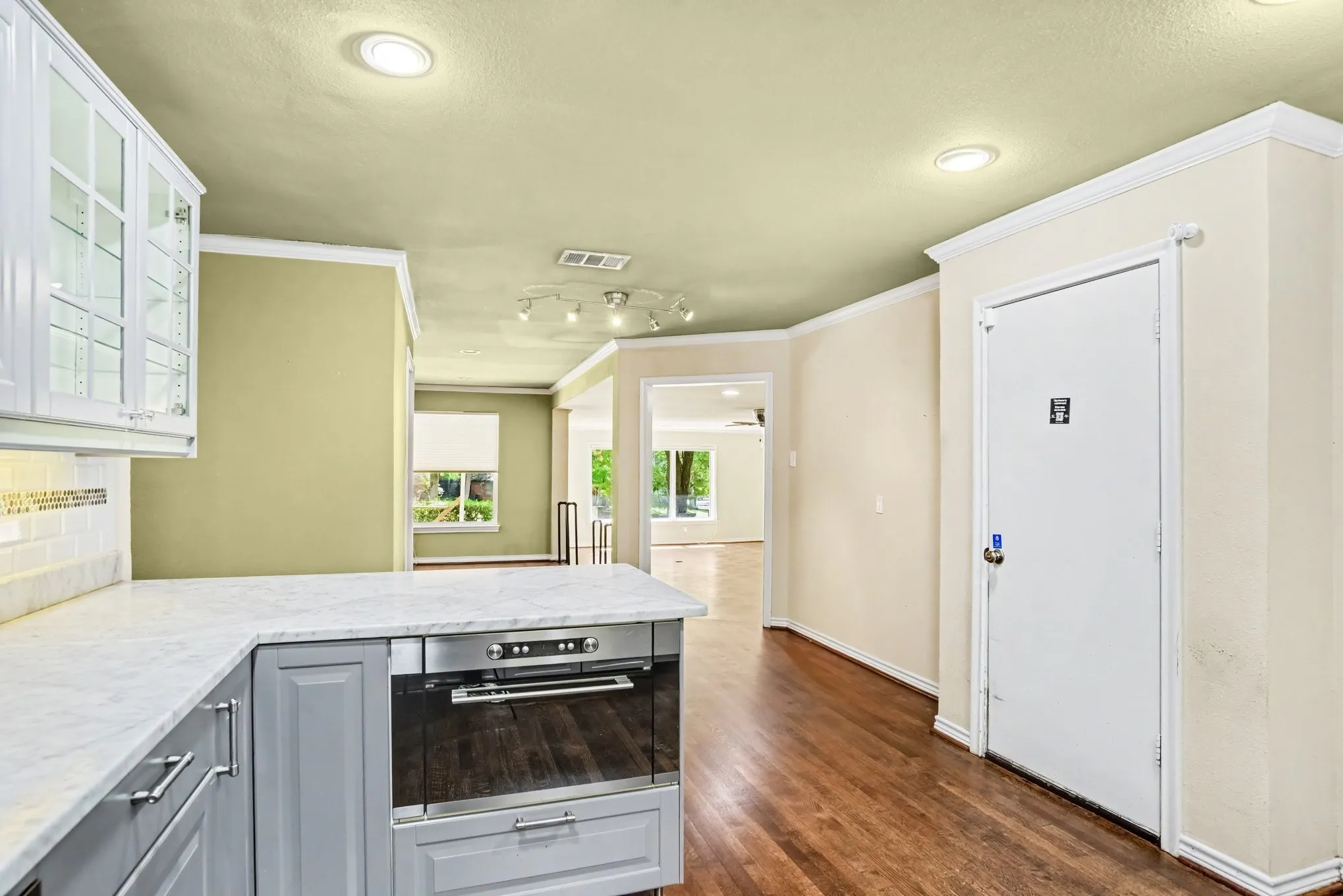 Single Family Residence For Sale in Dallas County , 10035 Woodgrove Drive, Dallas, Texas 75218, 3 Bedroom, 3 Bathroom, 2 Garage spaces, 2,716 Sqft, built in 1955, mls#21375860, Real Estate Agent in Dallas, Homes For Sale in Dallas county, Homes For Sale in Dallas, Realtor in Dallas Texas, Real Estate Brokerage Independent Realty Texas, Luminita Cordes Realtor