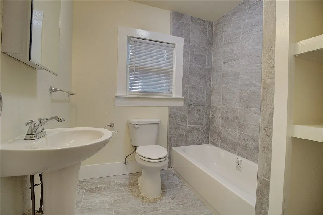 Single Family Residence For Rent in Tarrant County , 2703 Galvez Avenue, Fort Worth, Texas 76111, 2 Bedroom, 1 Bathroom, 2 Garage spaces, 950 Sqft, built in 1930, mls#21384078, Real Estate Agent in Fort Worth, Homes For Rent in Tarrant county, Homes For Rent in Fort Worth, Realtor in Fort Worth Texas, Real Estate Brokerage Independent Realty Texas, Luminita Cordes Realtor