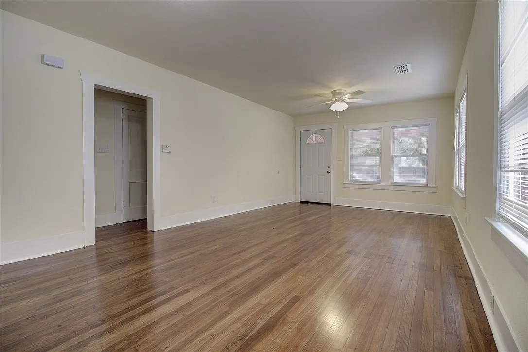 Single Family Residence For Rent in Tarrant County , 2703 Galvez Avenue, Fort Worth, Texas 76111, 2 Bedroom, 1 Bathroom, 2 Garage spaces, 950 Sqft, built in 1930, mls#21384078, Real Estate Agent in Fort Worth, Homes For Rent in Tarrant county, Homes For Rent in Fort Worth, Realtor in Fort Worth Texas, Real Estate Brokerage Independent Realty Texas, Luminita Cordes Realtor