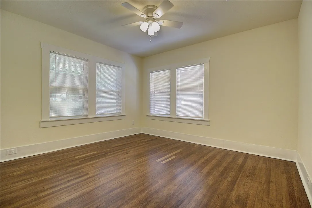 Single Family Residence For Rent in Tarrant County , 2703 Galvez Avenue, Fort Worth, Texas 76111, 2 Bedroom, 1 Bathroom, 2 Garage spaces, 950 Sqft, built in 1930, mls#21384078, Real Estate Agent in Fort Worth, Homes For Rent in Tarrant county, Homes For Rent in Fort Worth, Realtor in Fort Worth Texas, Real Estate Brokerage Independent Realty Texas, Luminita Cordes Realtor