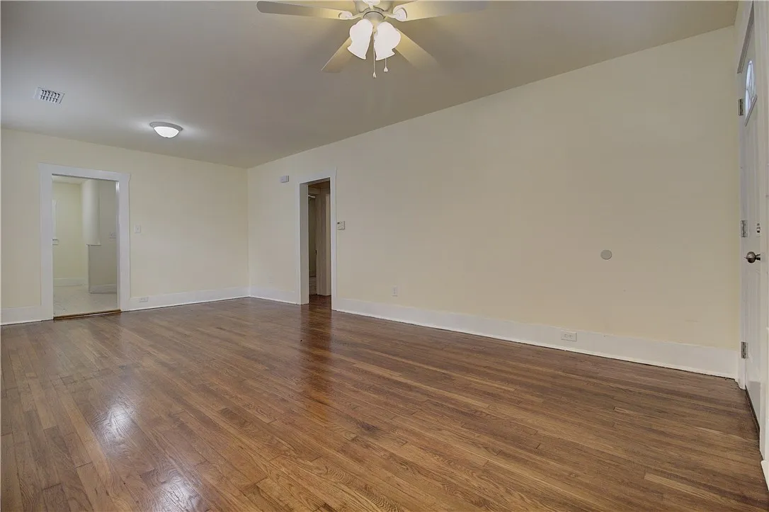 Single Family Residence For Rent in Tarrant County , 2703 Galvez Avenue, Fort Worth, Texas 76111, 2 Bedroom, 1 Bathroom, 2 Garage spaces, 950 Sqft, built in 1930, mls#21384078, Real Estate Agent in Fort Worth, Homes For Rent in Tarrant county, Homes For Rent in Fort Worth, Realtor in Fort Worth Texas, Real Estate Brokerage Independent Realty Texas, Luminita Cordes Realtor
