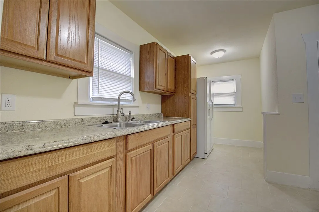 Single Family Residence For Rent in Tarrant County , 2703 Galvez Avenue, Fort Worth, Texas 76111, 2 Bedroom, 1 Bathroom, 2 Garage spaces, 950 Sqft, built in 1930, mls#21384078, Real Estate Agent in Fort Worth, Homes For Rent in Tarrant county, Homes For Rent in Fort Worth, Realtor in Fort Worth Texas, Real Estate Brokerage Independent Realty Texas, Luminita Cordes Realtor
