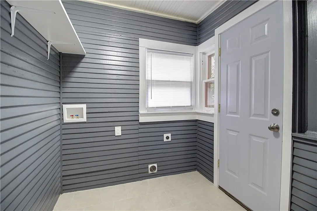 Single Family Residence For Rent in Tarrant County , 2703 Galvez Avenue, Fort Worth, Texas 76111, 2 Bedroom, 1 Bathroom, 2 Garage spaces, 950 Sqft, built in 1930, mls#21384078, Real Estate Agent in Fort Worth, Homes For Rent in Tarrant county, Homes For Rent in Fort Worth, Realtor in Fort Worth Texas, Real Estate Brokerage Independent Realty Texas, Luminita Cordes Realtor