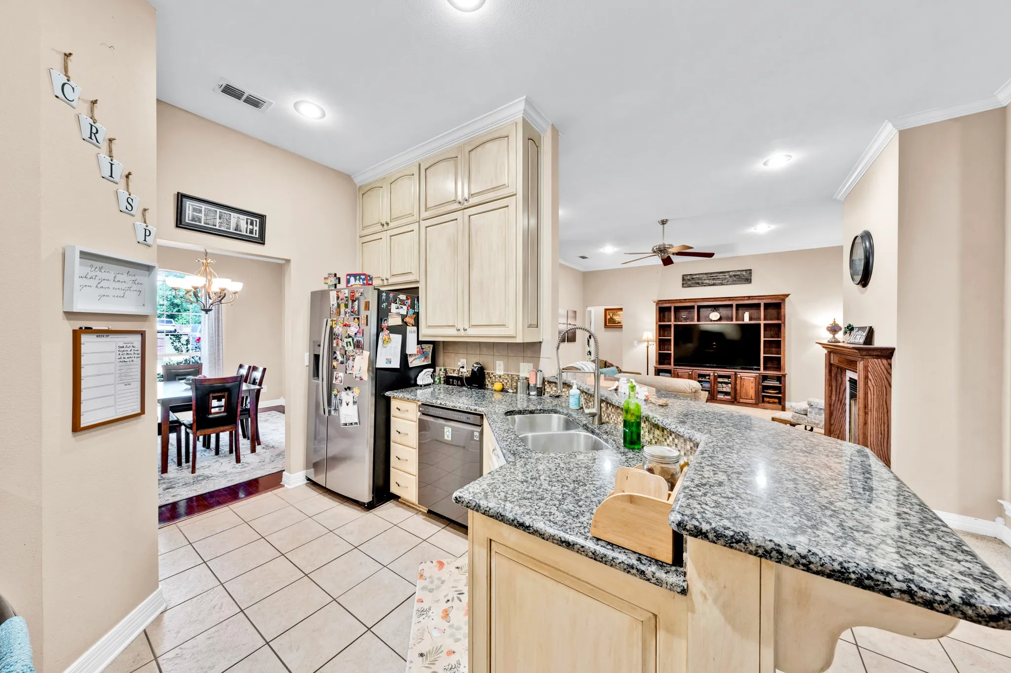 Single Family Residence For Sale in Gregg County , 3808 Clarkway Place, Longview, Texas 75605, 4 Bedroom, 3 Bathroom, 2 Garage spaces, 2,369 Sqft, built in 2006, mls#21383619, Real Estate Agent in Longview, Homes For Sale in Gregg county, Homes For Sale in Longview, Realtor in Longview Texas, Real Estate Brokerage Independent Realty Texas, Luminita Cordes Realtor