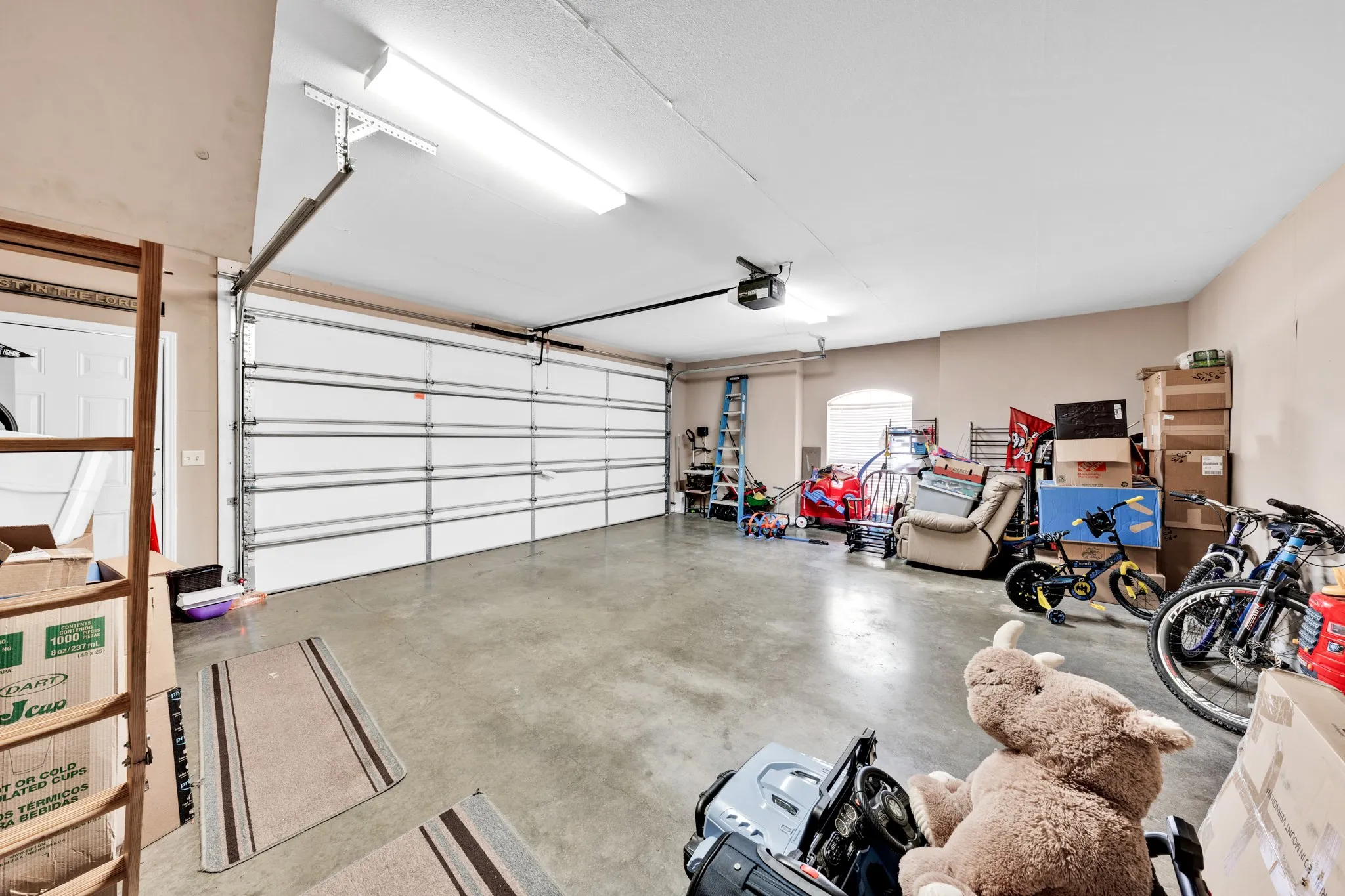 Single Family Residence For Sale in Gregg County , 3808 Clarkway Place, Longview, Texas 75605, 4 Bedroom, 3 Bathroom, 2 Garage spaces, 2,369 Sqft, built in 2006, mls#21383619, Real Estate Agent in Longview, Homes For Sale in Gregg county, Homes For Sale in Longview, Realtor in Longview Texas, Real Estate Brokerage Independent Realty Texas, Luminita Cordes Realtor