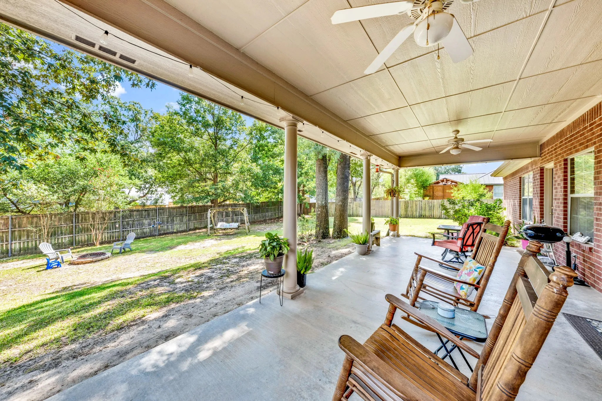 Single Family Residence For Sale in Gregg County , 3808 Clarkway Place, Longview, Texas 75605, 4 Bedroom, 3 Bathroom, 2 Garage spaces, 2,369 Sqft, built in 2006, mls#21383619, Real Estate Agent in Longview, Homes For Sale in Gregg county, Homes For Sale in Longview, Realtor in Longview Texas, Real Estate Brokerage Independent Realty Texas, Luminita Cordes Realtor
