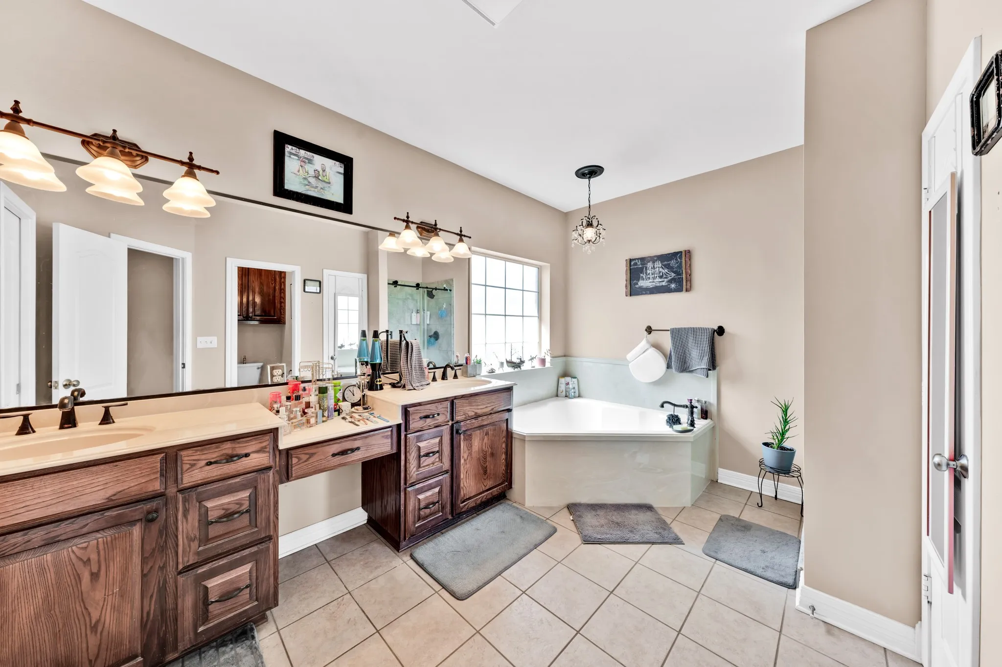 Single Family Residence For Sale in Gregg County , 3808 Clarkway Place, Longview, Texas 75605, 4 Bedroom, 3 Bathroom, 2 Garage spaces, 2,369 Sqft, built in 2006, mls#21383619, Real Estate Agent in Longview, Homes For Sale in Gregg county, Homes For Sale in Longview, Realtor in Longview Texas, Real Estate Brokerage Independent Realty Texas, Luminita Cordes Realtor