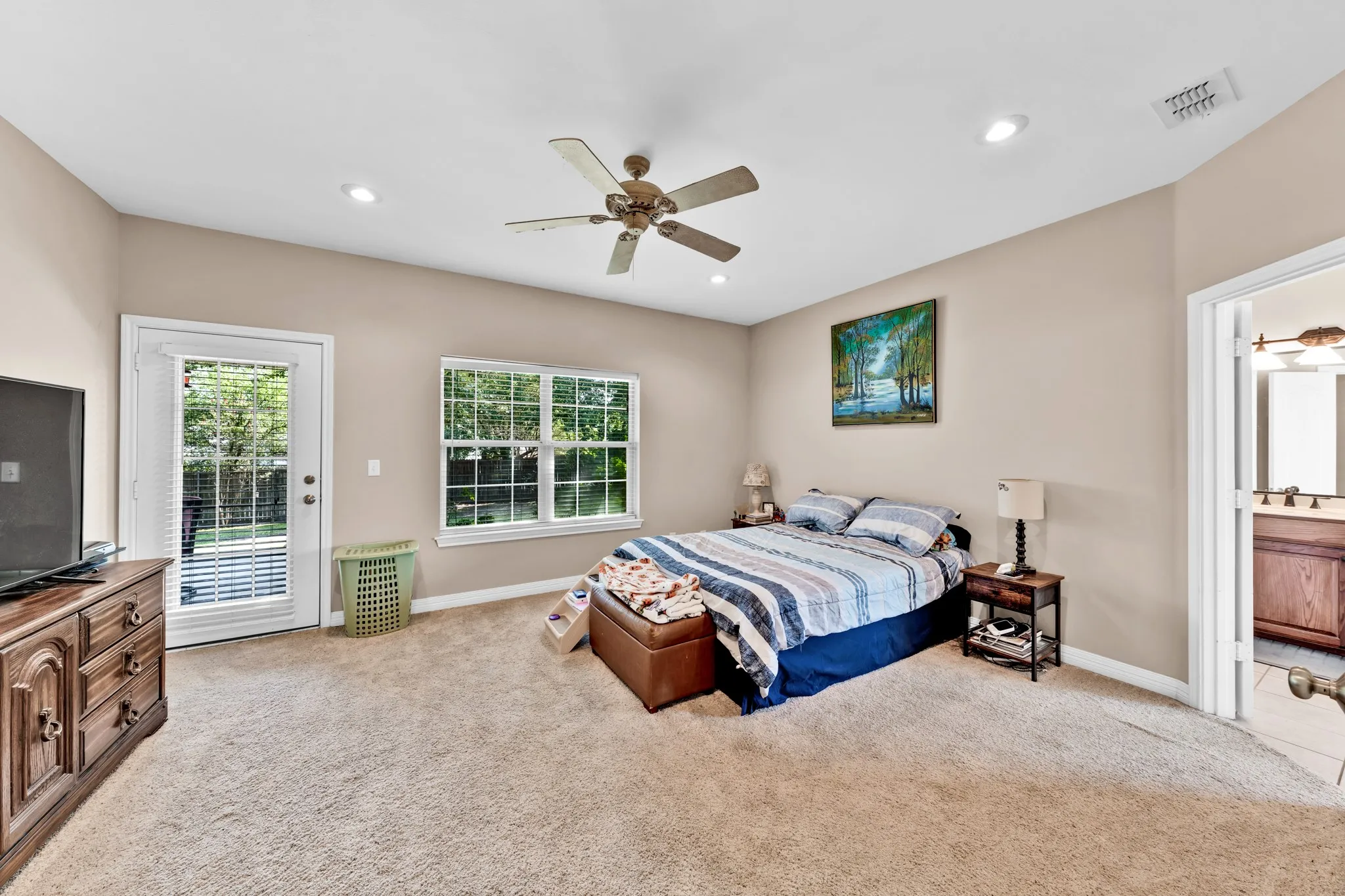 Single Family Residence For Sale in Gregg County , 3808 Clarkway Place, Longview, Texas 75605, 4 Bedroom, 3 Bathroom, 2 Garage spaces, 2,369 Sqft, built in 2006, mls#21383619, Real Estate Agent in Longview, Homes For Sale in Gregg county, Homes For Sale in Longview, Realtor in Longview Texas, Real Estate Brokerage Independent Realty Texas, Luminita Cordes Realtor