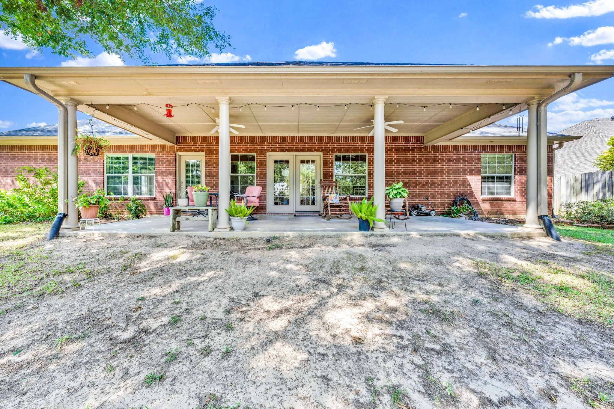 Single Family Residence For Sale in Gregg County , 3808 Clarkway Place, Longview, Texas 75605, 4 Bedroom, 3 Bathroom, 2 Garage spaces, 2,369 Sqft, built in 2006, mls#21383619, Real Estate Agent in Longview, Homes For Sale in Gregg county, Homes For Sale in Longview, Realtor in Longview Texas, Real Estate Brokerage Independent Realty Texas, Luminita Cordes Realtor