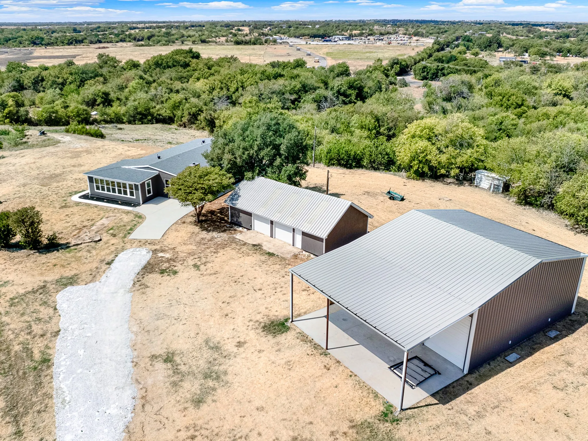 Single Family Residence For Sale in Johnson County , 8116 Whispering Meadows Road, Joshua, Texas 76058, 3 Bedroom, 2 Bathroom, 2 Garage spaces, 2,780 Sqft, built in 1995, mls#21376315, Real Estate Agent in Joshua, Homes For Sale in Johnson county, Homes For Sale in Joshua, Realtor in Joshua Texas, Real Estate Brokerage Independent Realty Texas, Luminita Cordes Realtor