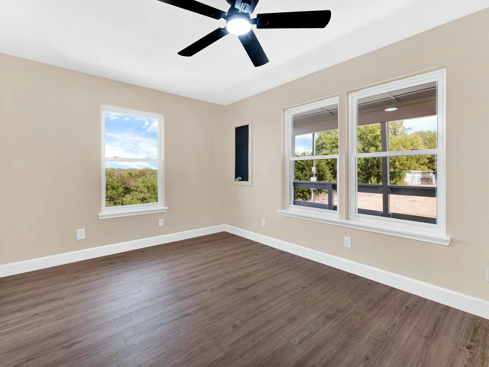 Single Family Residence For Sale in Johnson County , 8116 Whispering Meadows Road, Joshua, Texas 76058, 3 Bedroom, 2 Bathroom, 2 Garage spaces, 2,780 Sqft, built in 1995, mls#21376315, Real Estate Agent in Joshua, Homes For Sale in Johnson county, Homes For Sale in Joshua, Realtor in Joshua Texas, Real Estate Brokerage Independent Realty Texas, Luminita Cordes Realtor