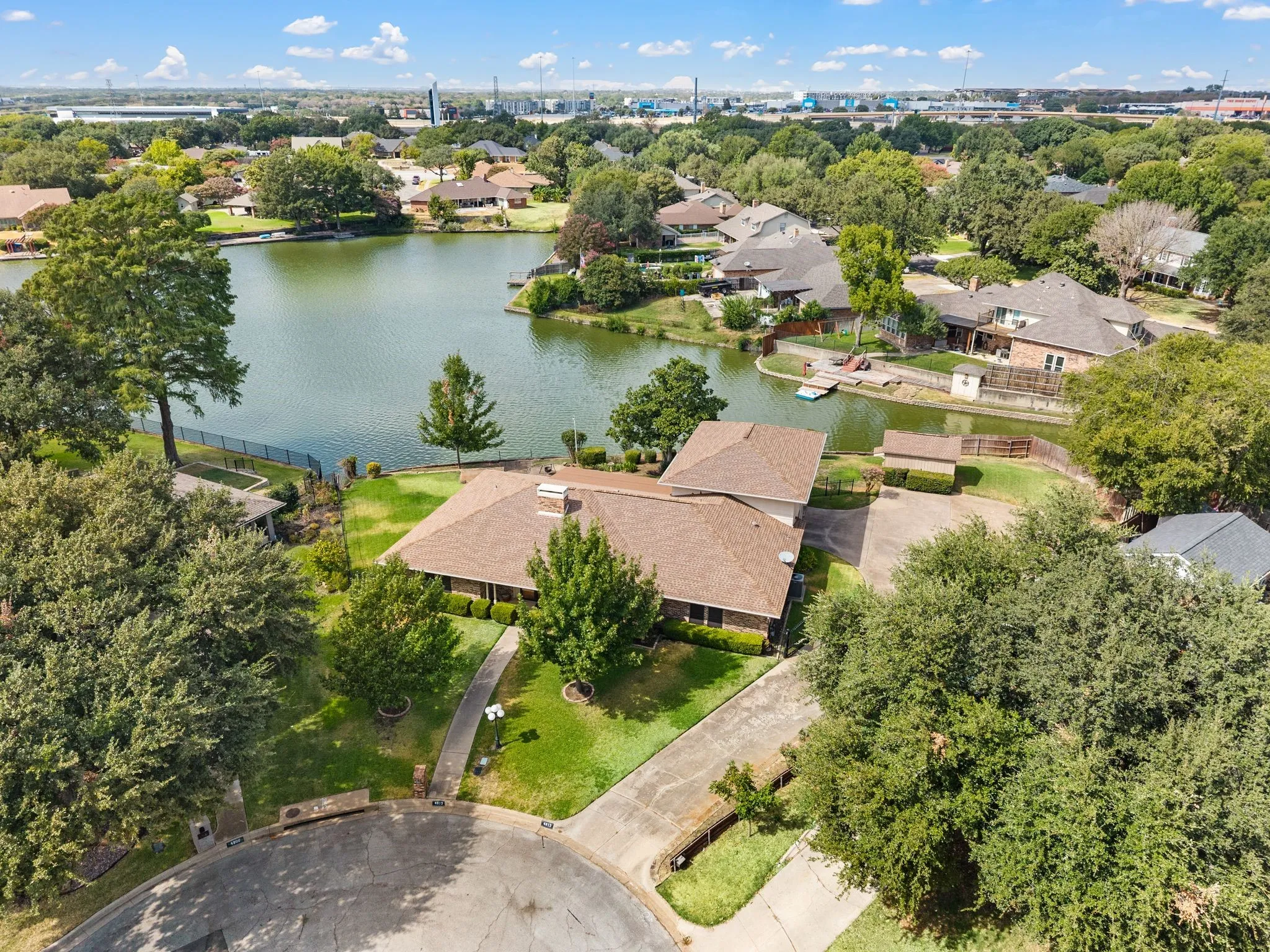 Single Family Residence For Sale in Tarrant County , 4813 Woodcreek Court, North Richland Hills, Texas 76180, 3 Bedroom, 3 Bathroom, 2 Garage spaces, 3,077 Sqft, built in 1978, mls#21383111, Real Estate Agent in North Richland Hills, Homes For Sale in Tarrant county, Homes For Sale in North Richland Hills, Realtor in North Richland Hills Texas, Real Estate Brokerage Independent Realty Texas, Luminita Cordes Realtor