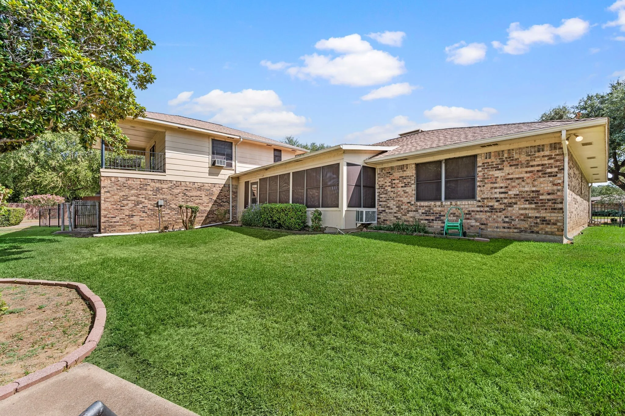Single Family Residence For Sale in Tarrant County , 4813 Woodcreek Court, North Richland Hills, Texas 76180, 3 Bedroom, 3 Bathroom, 2 Garage spaces, 3,077 Sqft, built in 1978, mls#21383111, Real Estate Agent in North Richland Hills, Homes For Sale in Tarrant county, Homes For Sale in North Richland Hills, Realtor in North Richland Hills Texas, Real Estate Brokerage Independent Realty Texas, Luminita Cordes Realtor