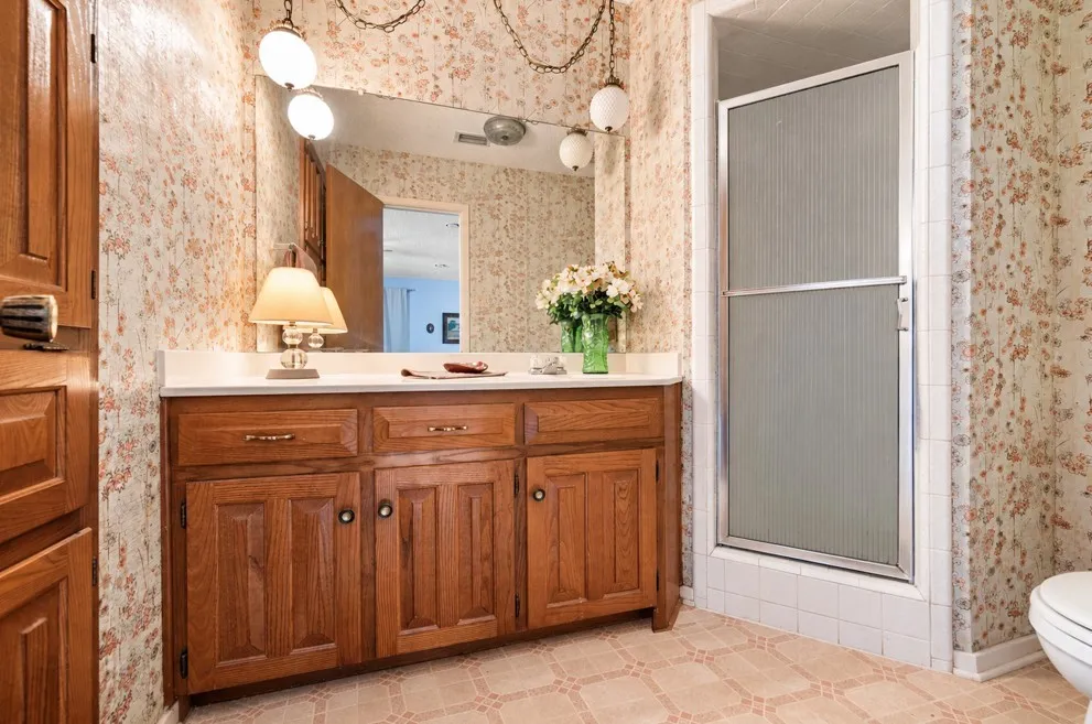 Single Family Residence For Sale in Tarrant County , 4813 Woodcreek Court, North Richland Hills, Texas 76180, 3 Bedroom, 3 Bathroom, 2 Garage spaces, 3,077 Sqft, built in 1978, mls#21383111, Real Estate Agent in North Richland Hills, Homes For Sale in Tarrant county, Homes For Sale in North Richland Hills, Realtor in North Richland Hills Texas, Real Estate Brokerage Independent Realty Texas, Luminita Cordes Realtor